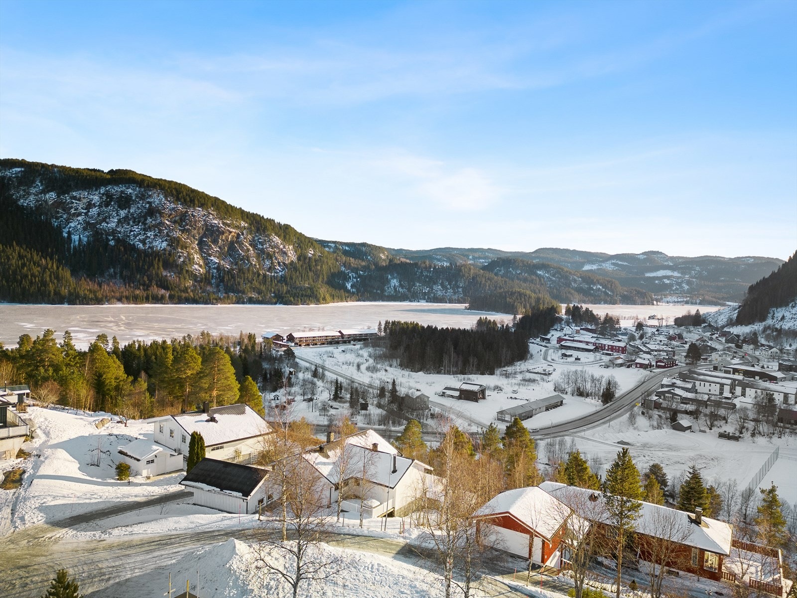 I umiddelbar nærhet er det flotte områder for friluftsliv, som byr på god rekreasjon året rundt Galleribilde