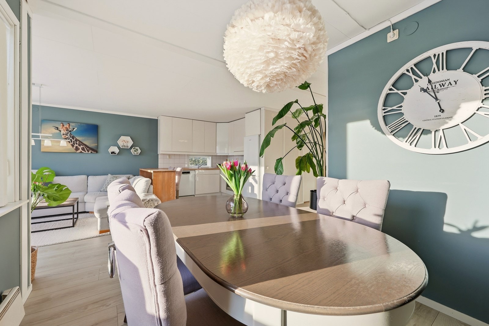 Her kan man enkelt samle familie eller gjester for hyggelige sammenkomster Galleribilde