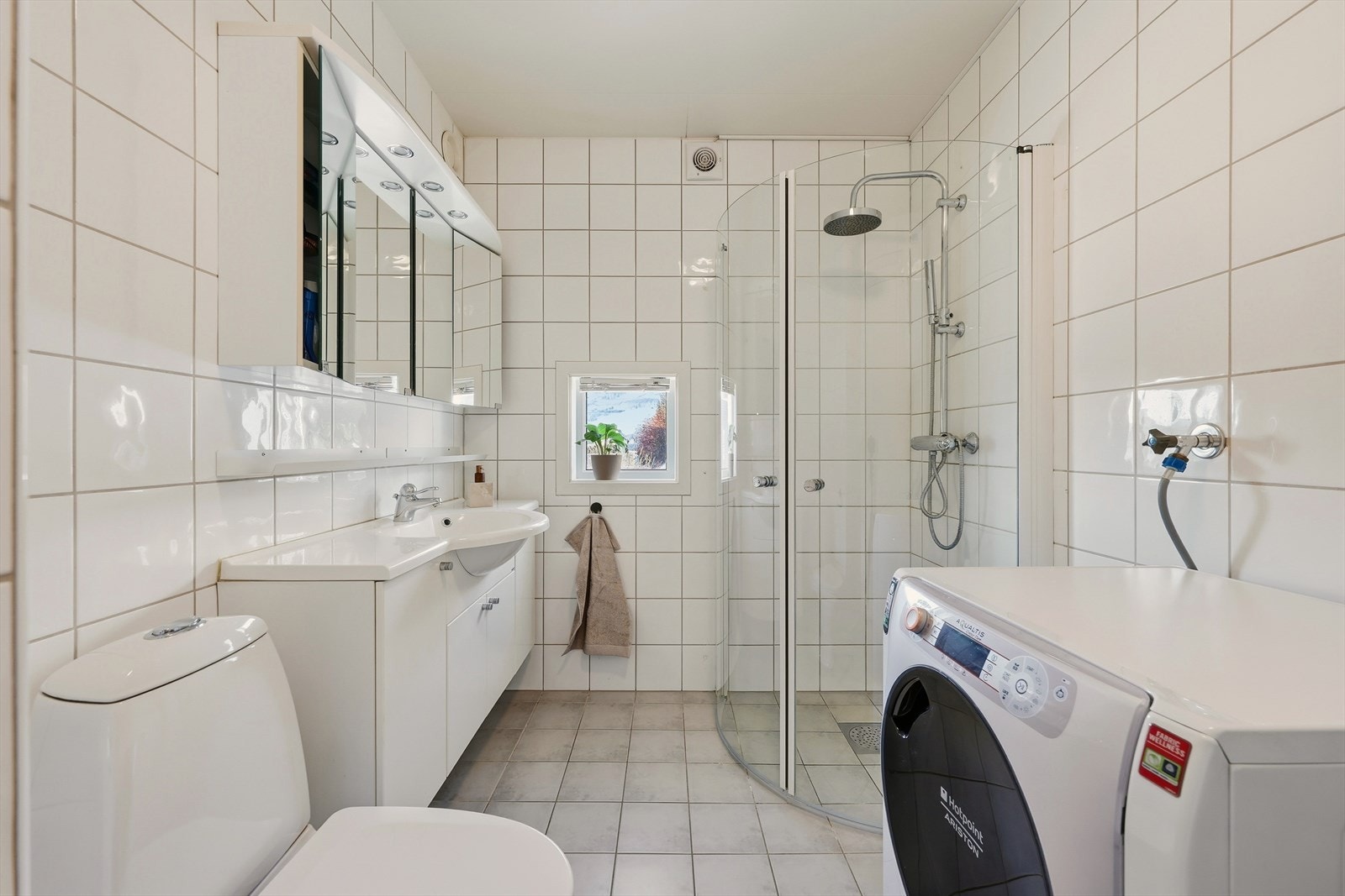 Flislagt bad med varmekabler i gulv Galleribilde