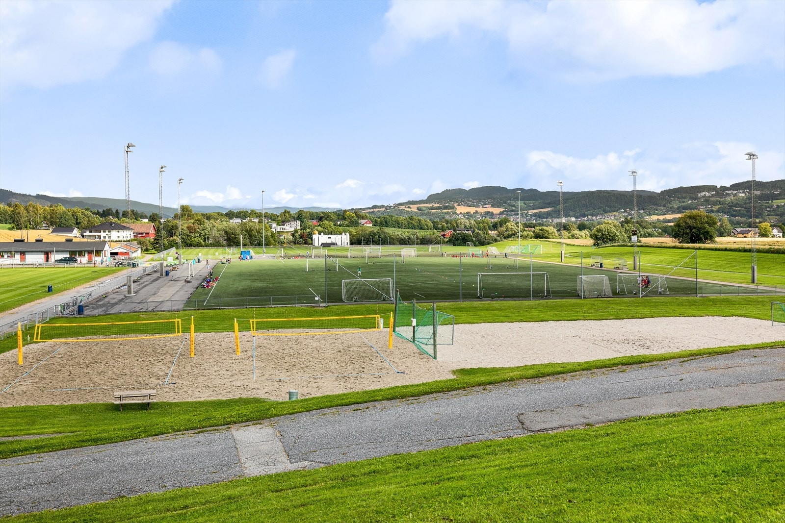 1 km gangvei til Reistad arena med tilhørende uteareal Galleribilde