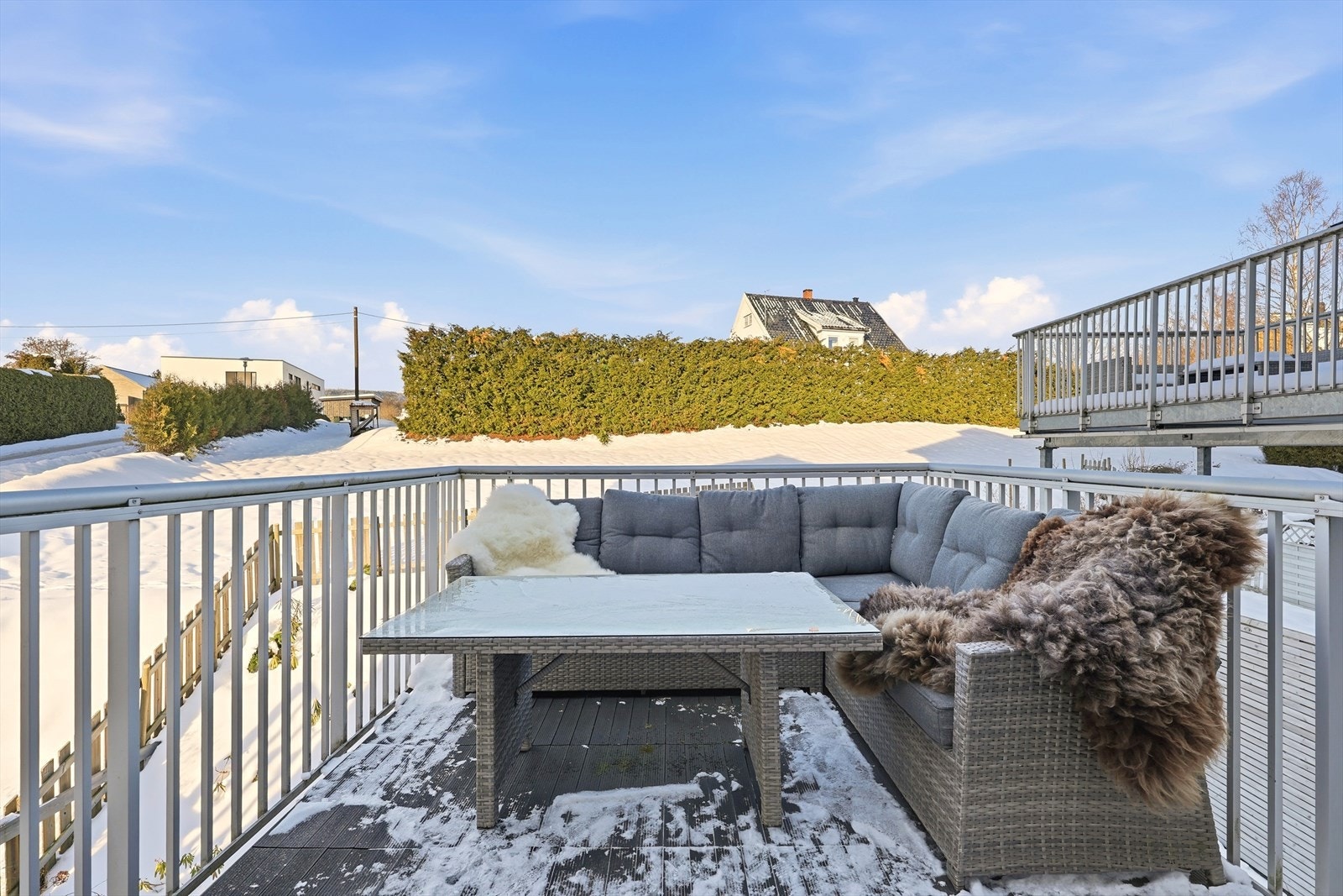 Balkongen er på ca. 12 kvm Galleribilde