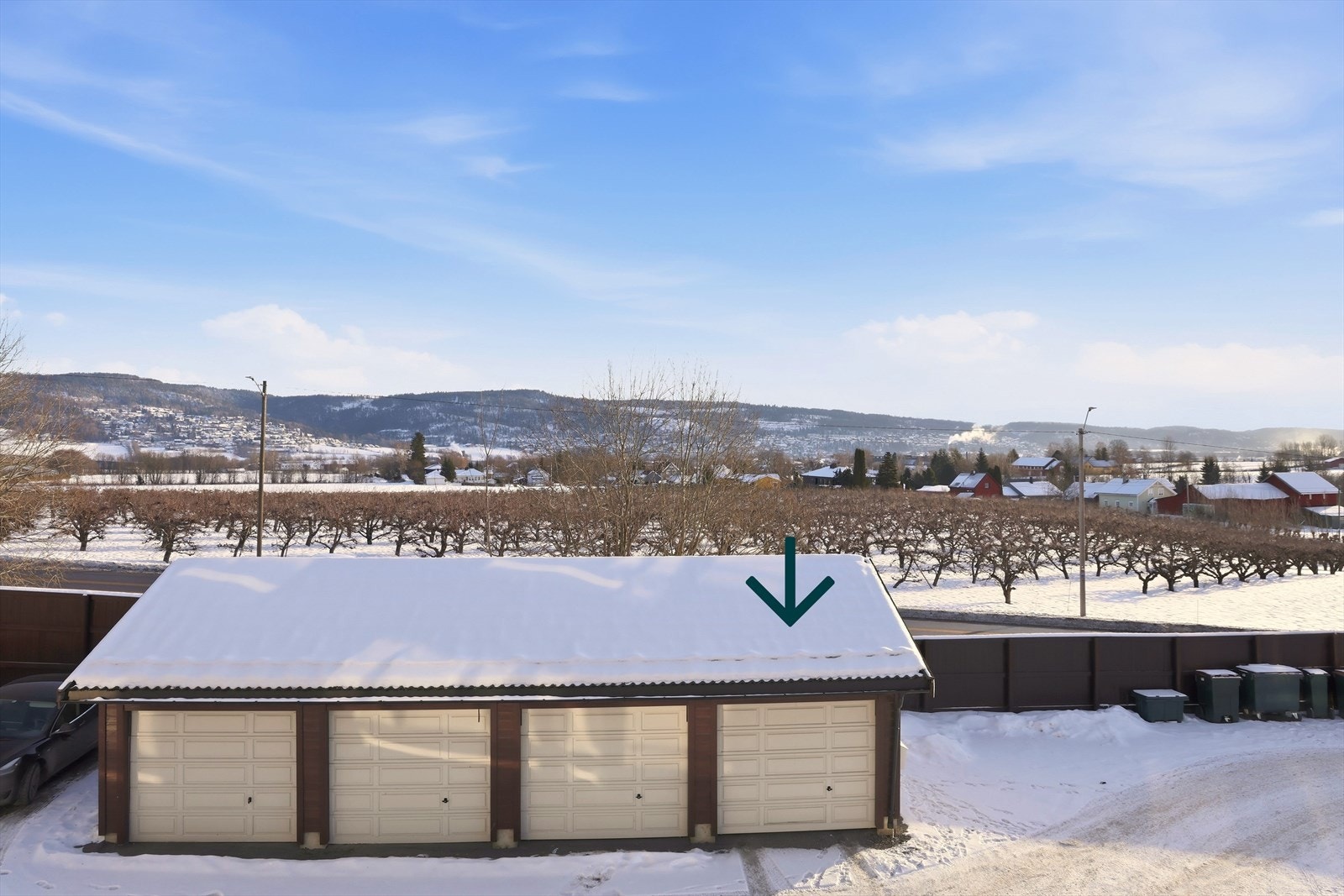 Det er også parkering i felles garasjerekke Galleribilde