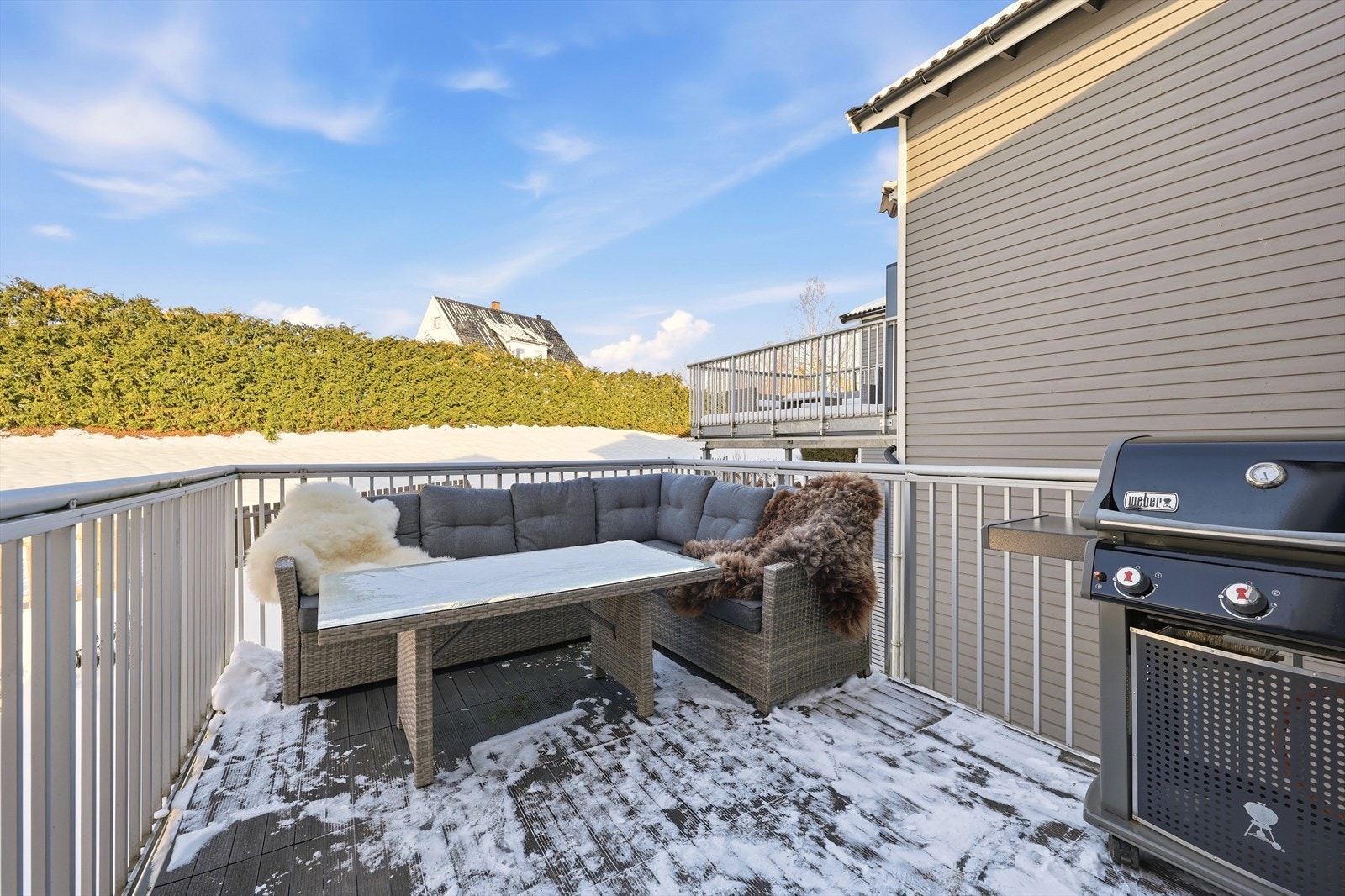 God plass for utemøblement Galleribilde