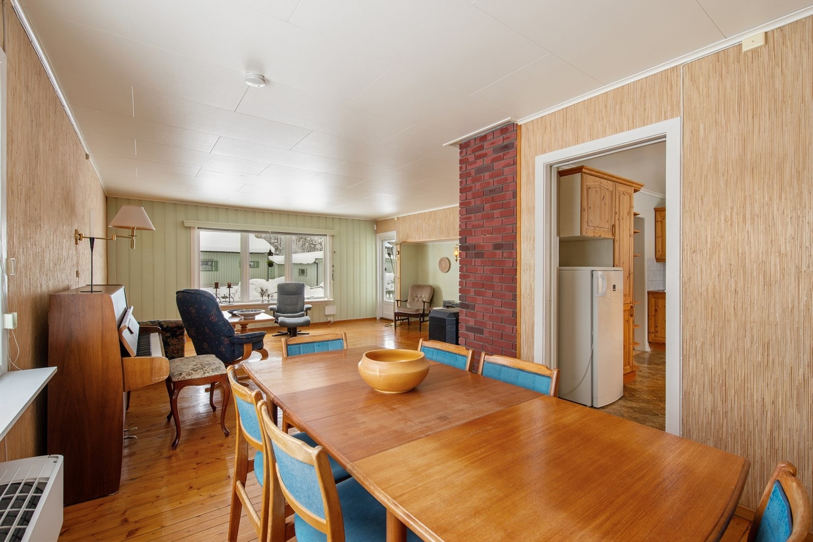 God plass til spisegruppe med strategisk plassering iht. boligens kjøkken. Galleribilde