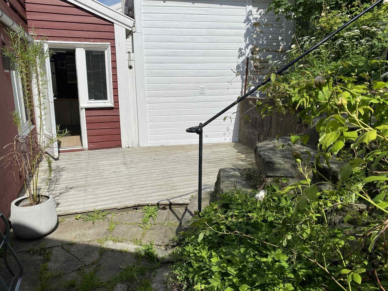 Selgers bilde. Hyggelig uteområde på varme dager. Galleribilde