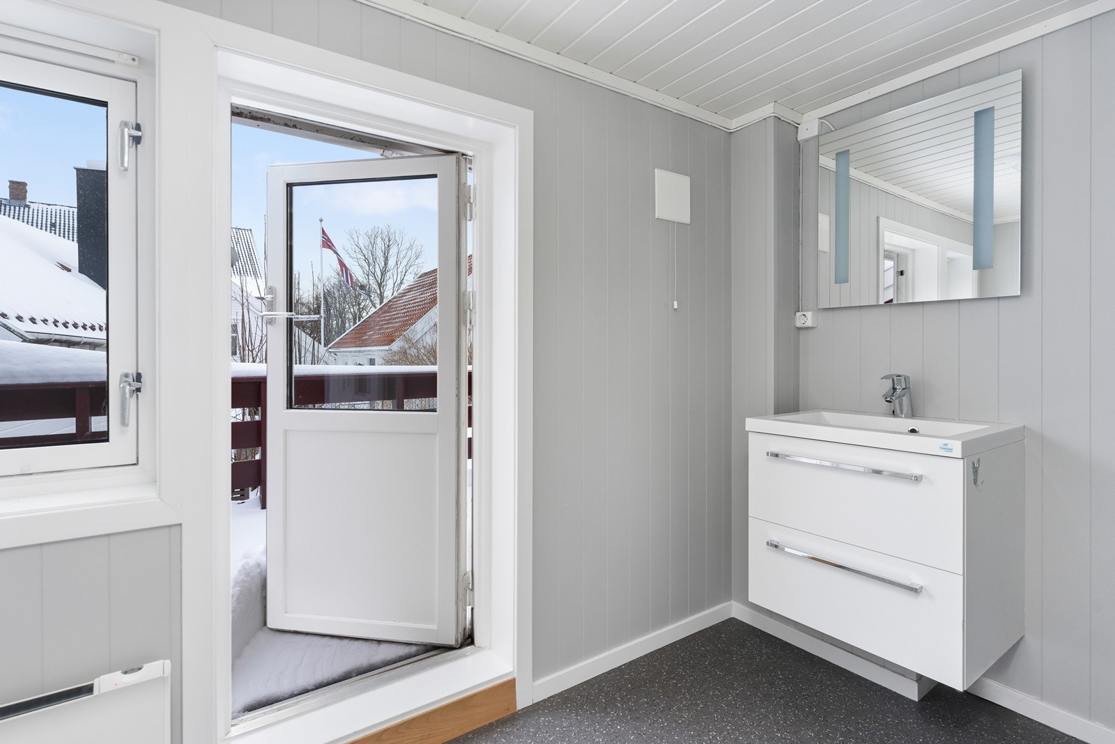 WC med servant, utgang til veranda. Galleribilde