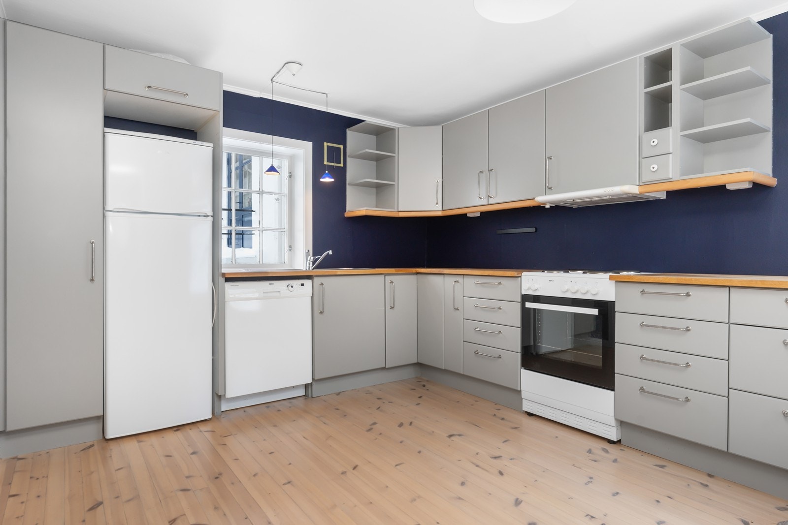 Kjøkkenet har en god størrelse med god plass til spisebord. Galleribilde