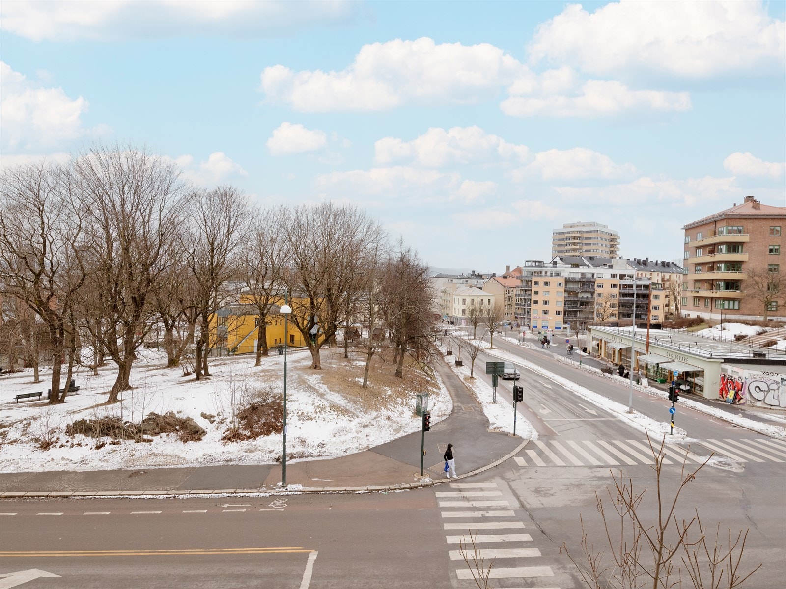 Fra stue- og kjøkkenvinduet har du fritt utsyn mot Galgeberg. Galleribilde