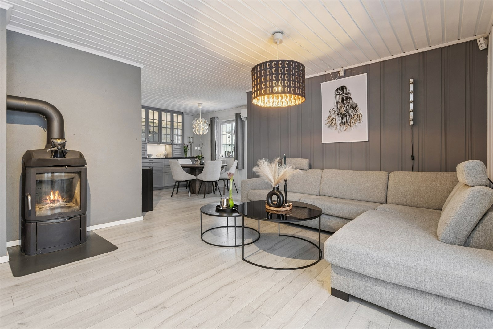 En vedovn med stålrørsforing i pipen gir ekstra varme og hygge på kalde dager. Galleribilde