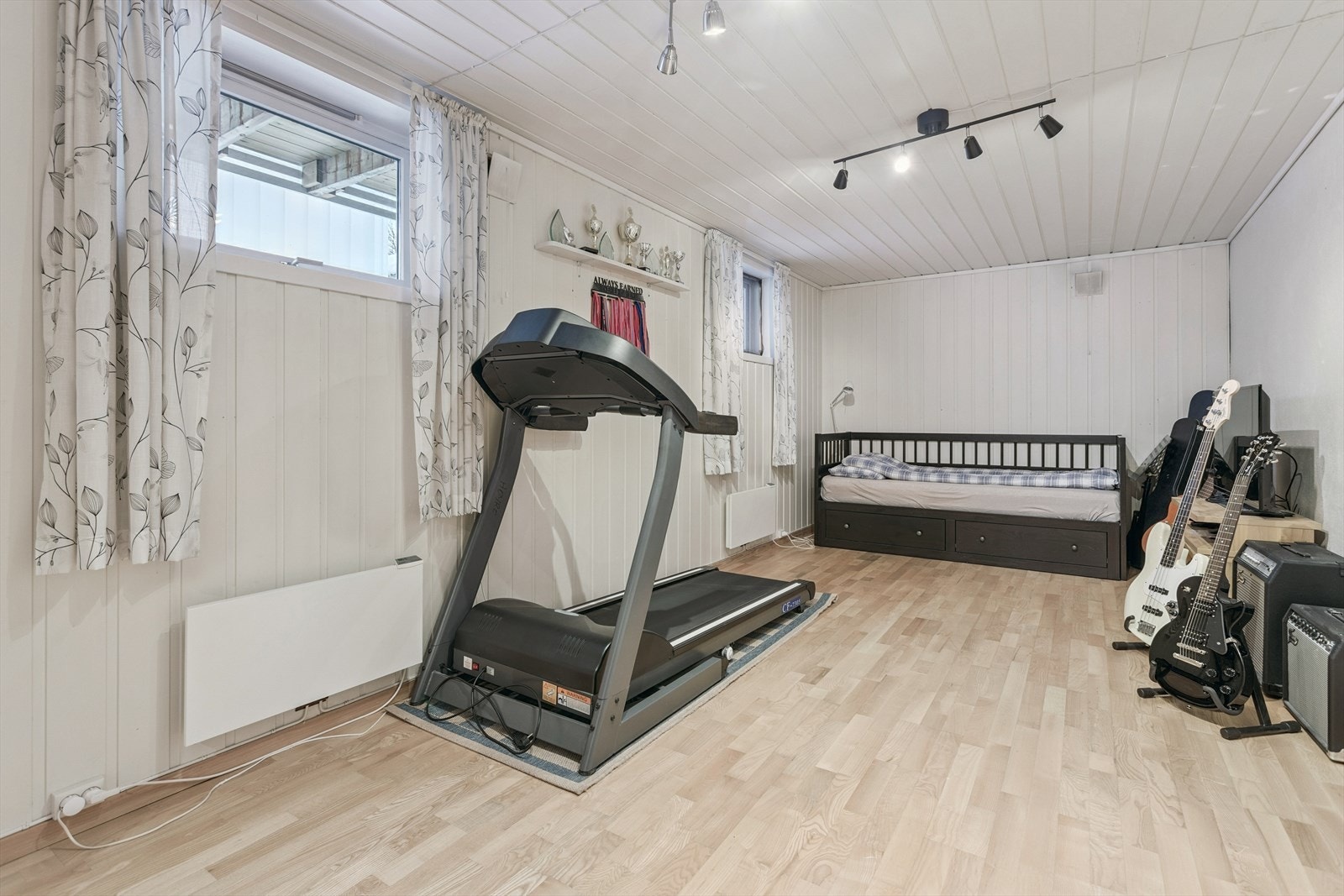 Stort soverom i kjeller Galleribilde