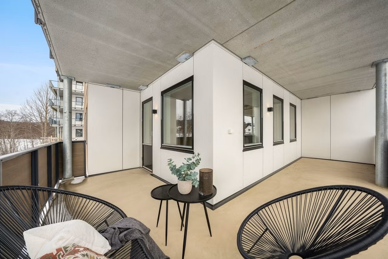 Romslig hjørne balkong på 25 kvm. Galleribilde