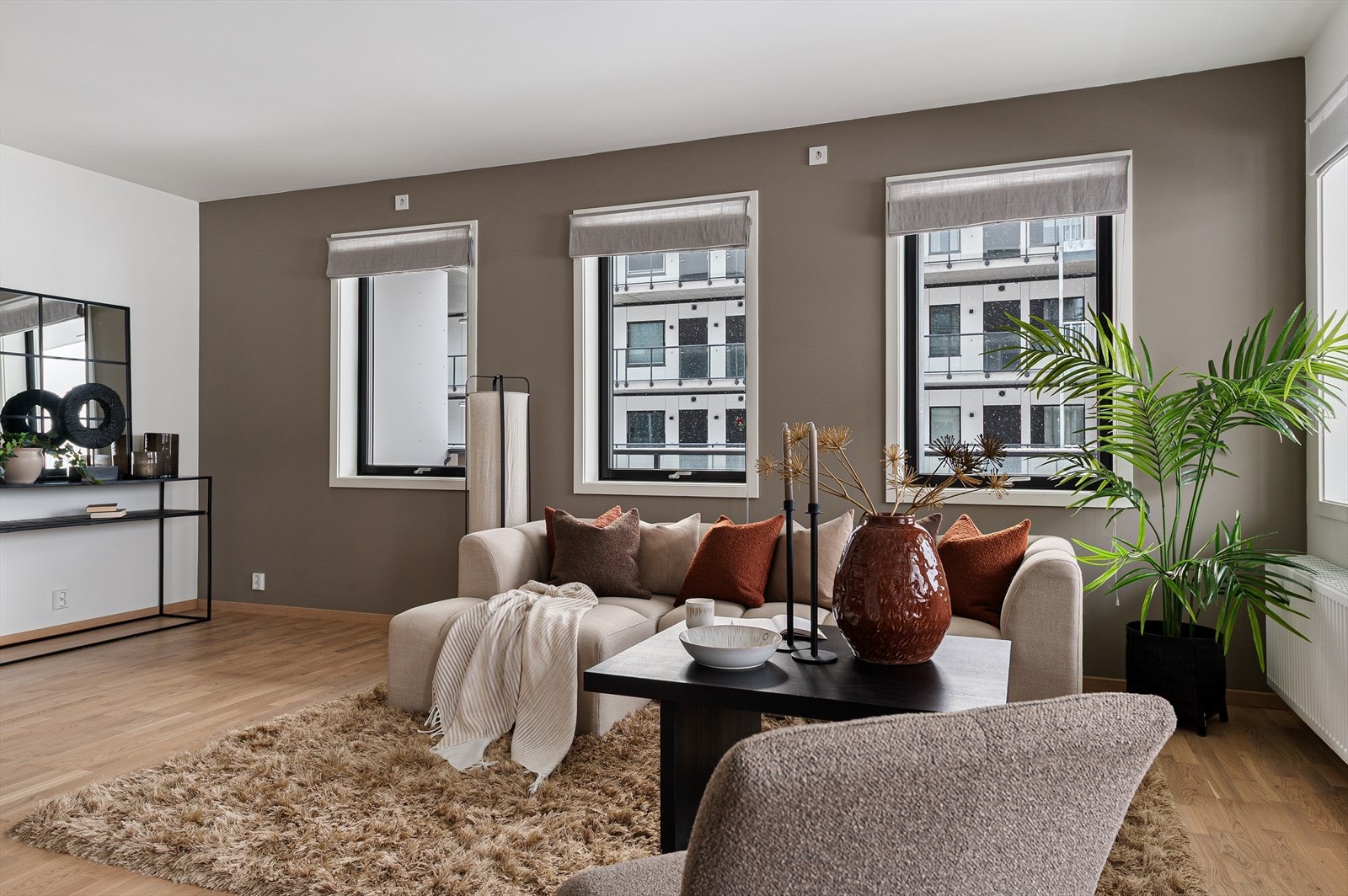 Store vindusflater som rikelig med naturlig lysinnslipp Galleribilde