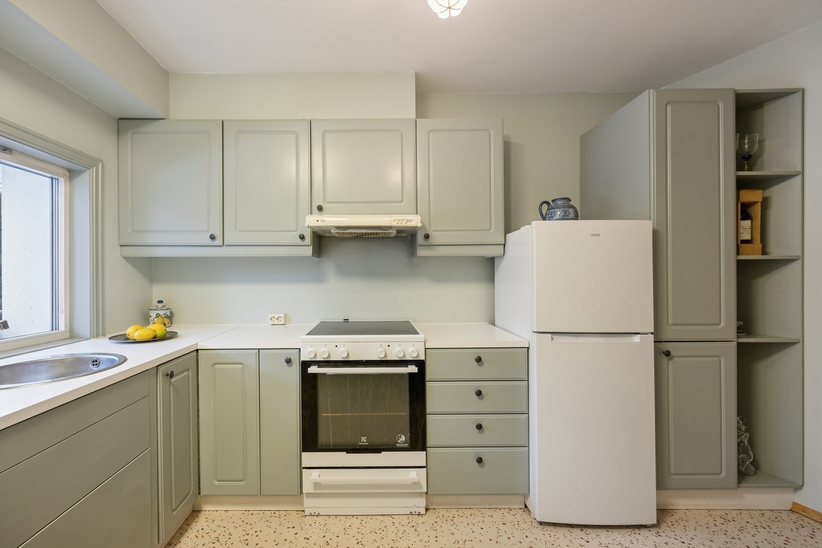 Kjøkkenet. Fritthengende lampe følger ikke med. Galleribilde