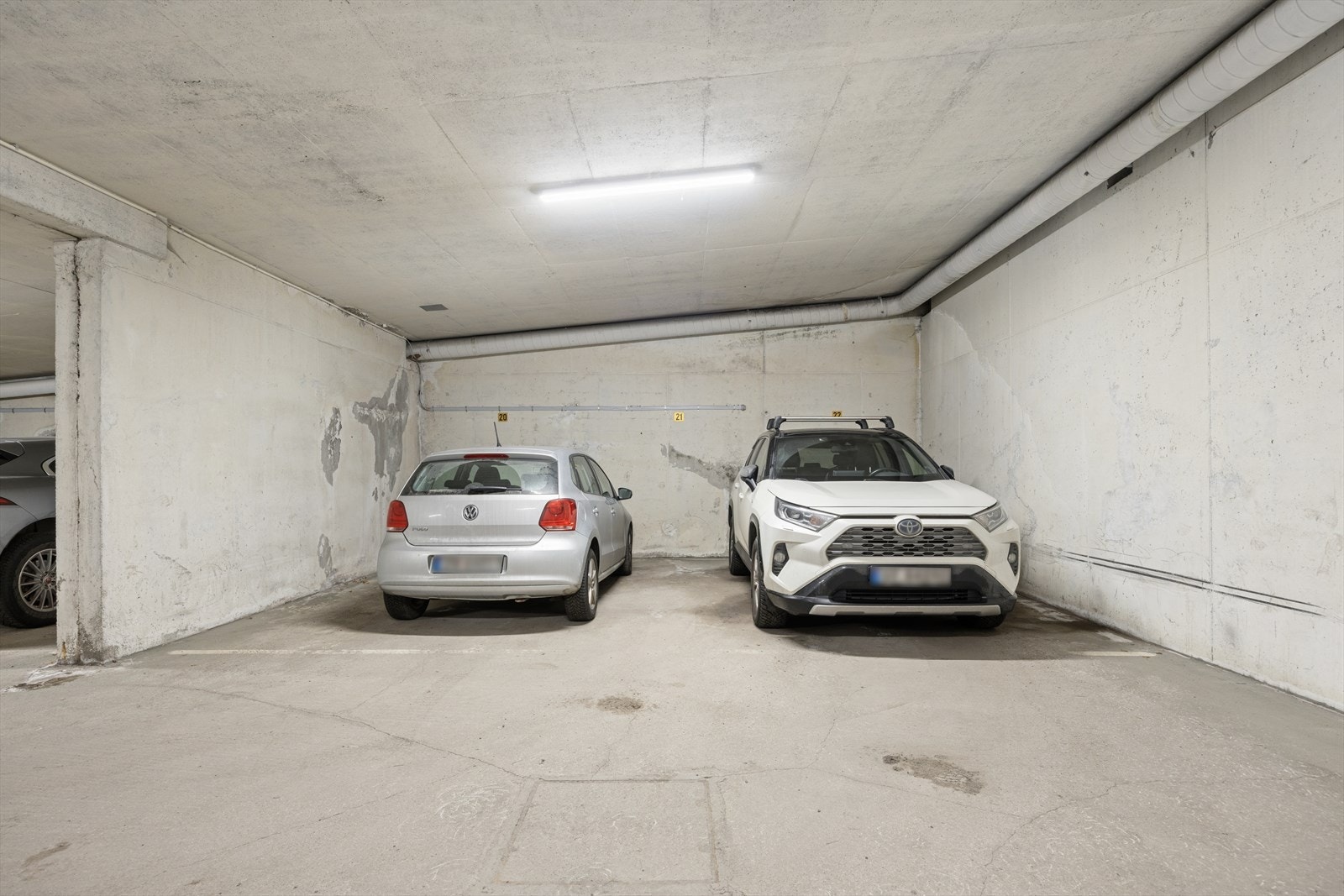 Parkeringsplass nr 21. Galleribilde