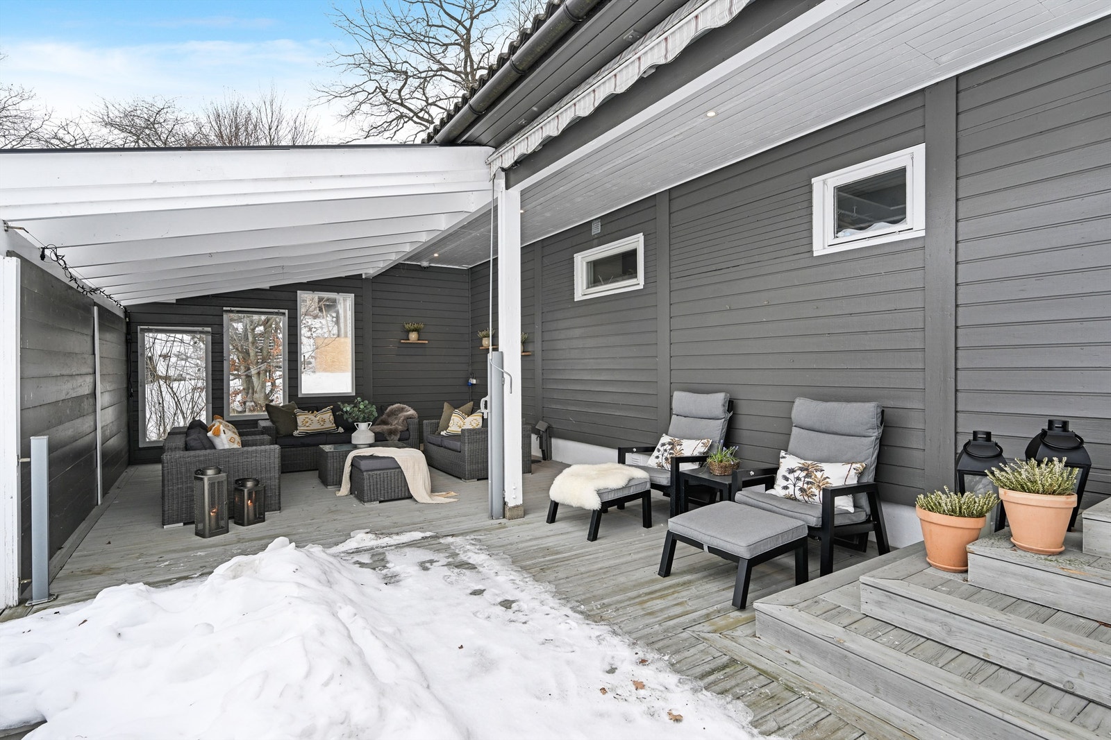 Terrasse/inngangsparti fra vest Galleribilde