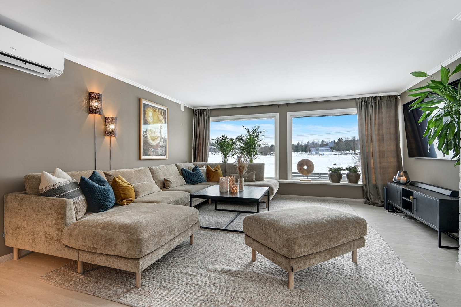 Lys og luftig stue. Galleribilde