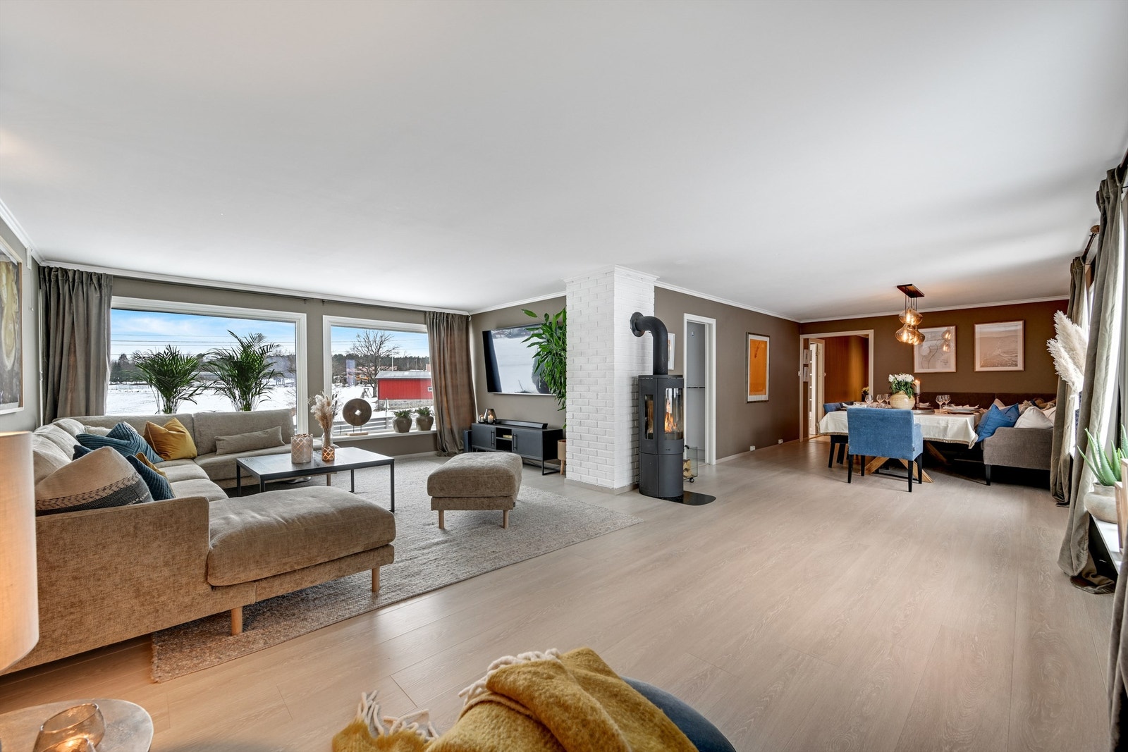 Det er lagt nye gipstak og ny eikeparkett. Galleribilde