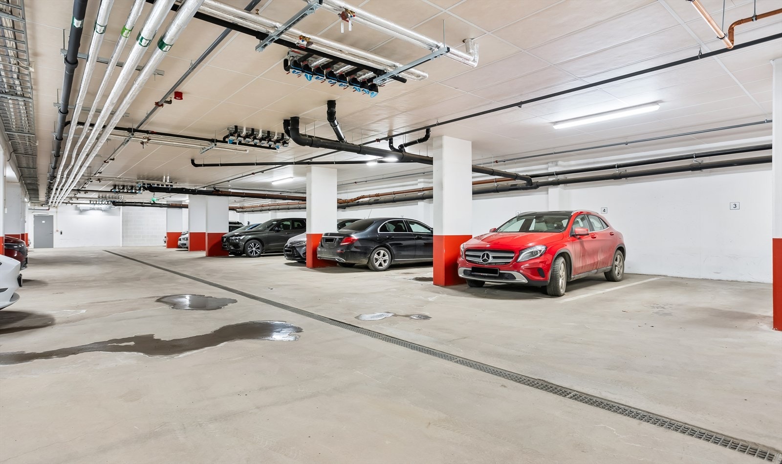 Parkering i felles garasjeanlegg med enkel adkomst. Galleribilde