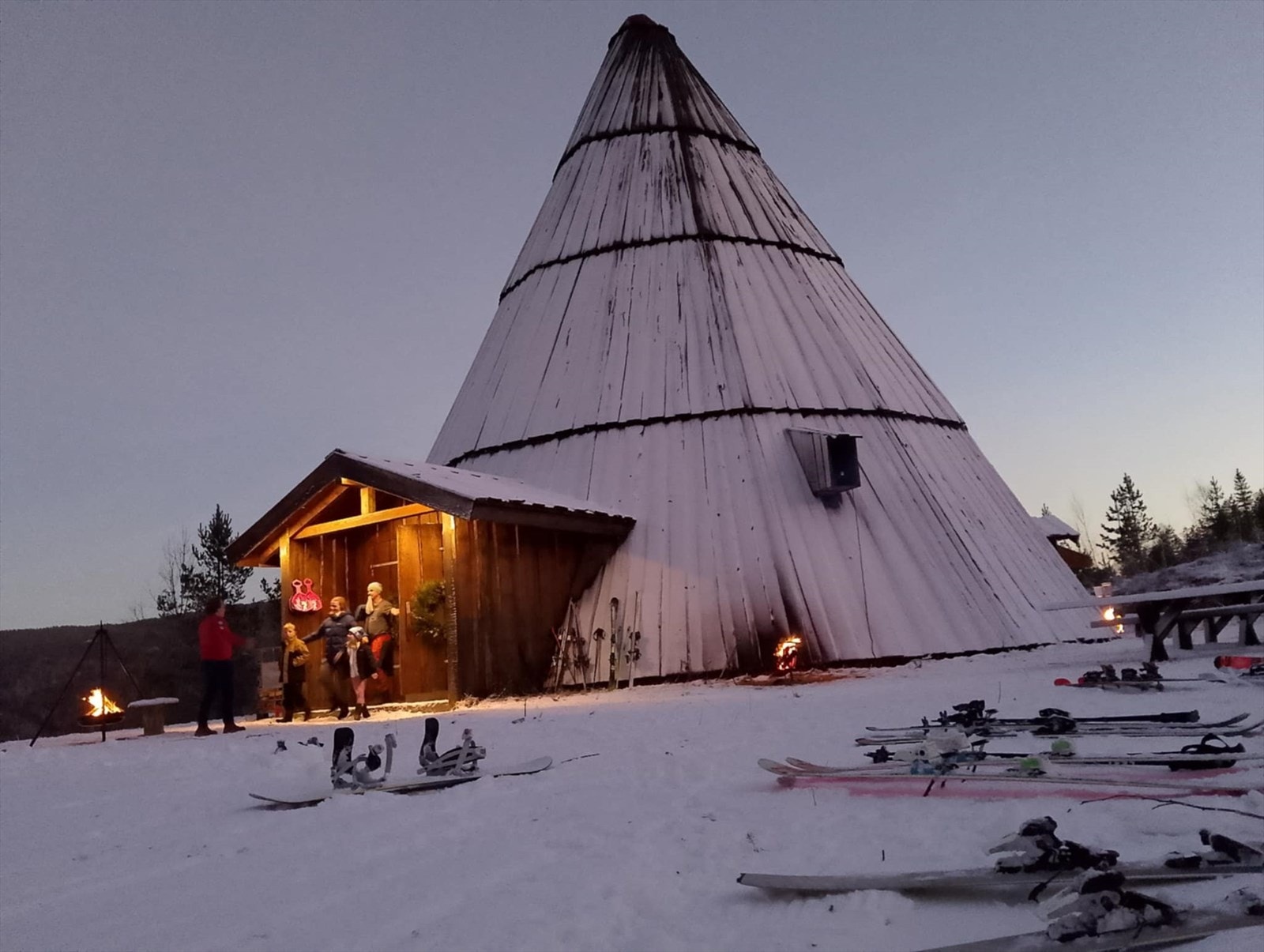 Lawoen rett bak leiligheten. Et stemningsfylt og rimelig spisested (Privat foto) Galleribilde