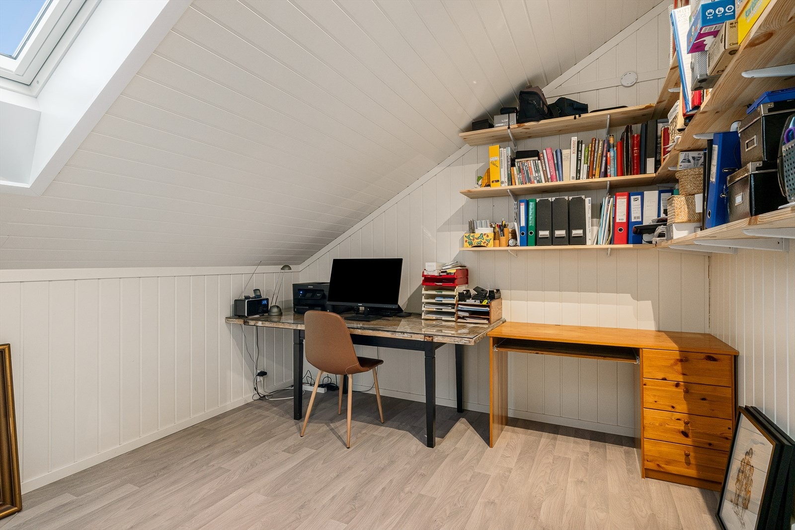 I 3.etg. er det 2 disponible rom med mange bruksmulighter. Atelier, Kontor, Hobbyrom. Mulighetene er mange! Galleribilde