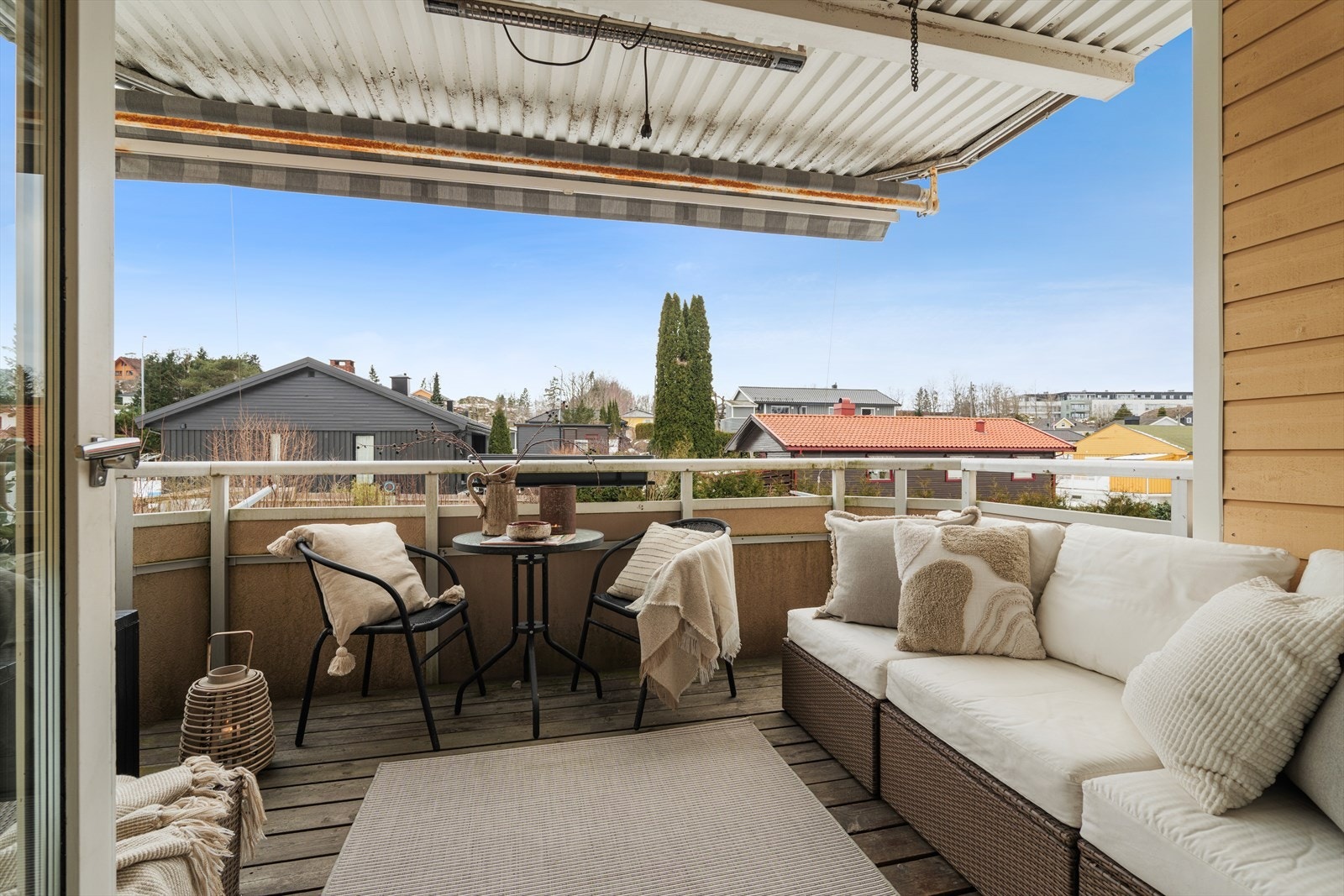 Med terrassevarmer, pledd og noe godt i glasset kan man virkelig nyte fine dager her Galleribilde