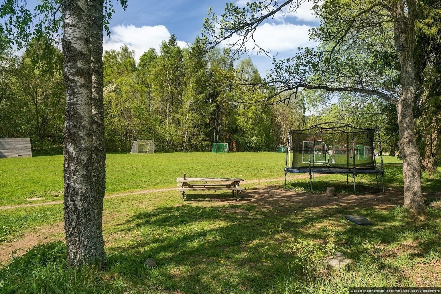 Fra eiendommen er det trygg, bilfri skolevei til Kringsjå barneskole Nordberg ungdomsskole. Galleribilde