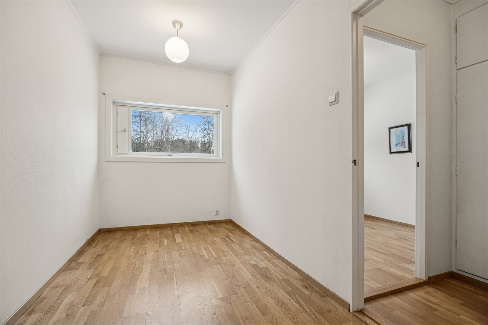 De tre soverommene er av god størrelse, alle med plass til seng og øvrig møblement. Galleribilde