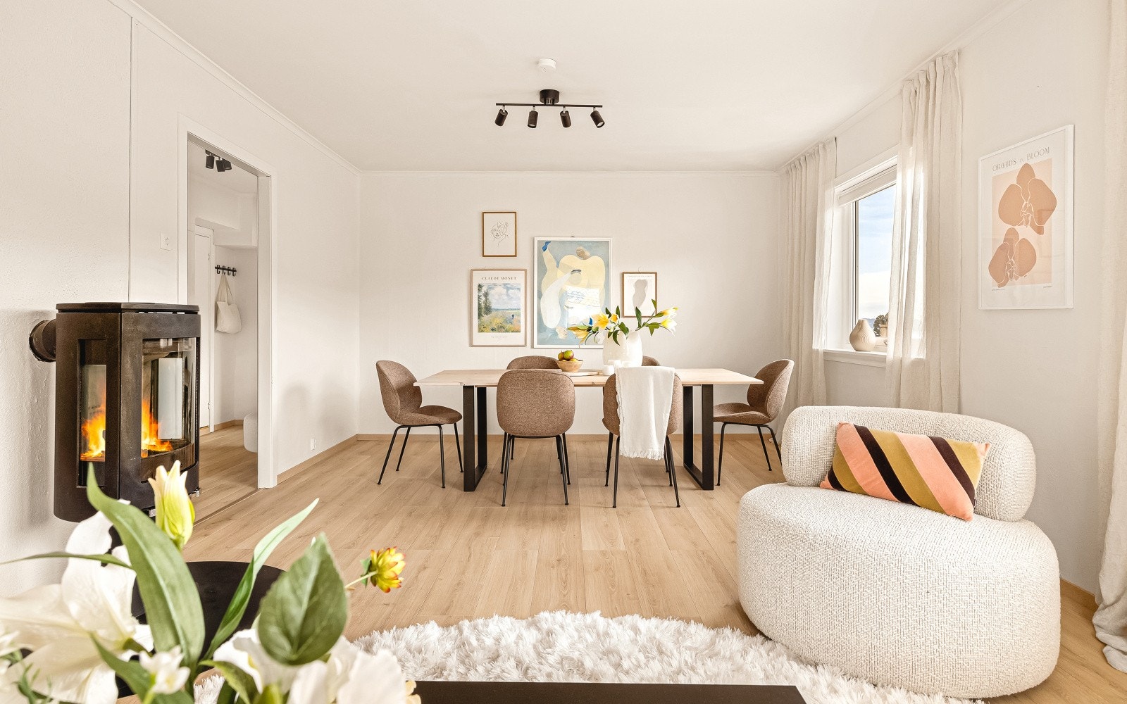 God plass til spisebord i stue Galleribilde