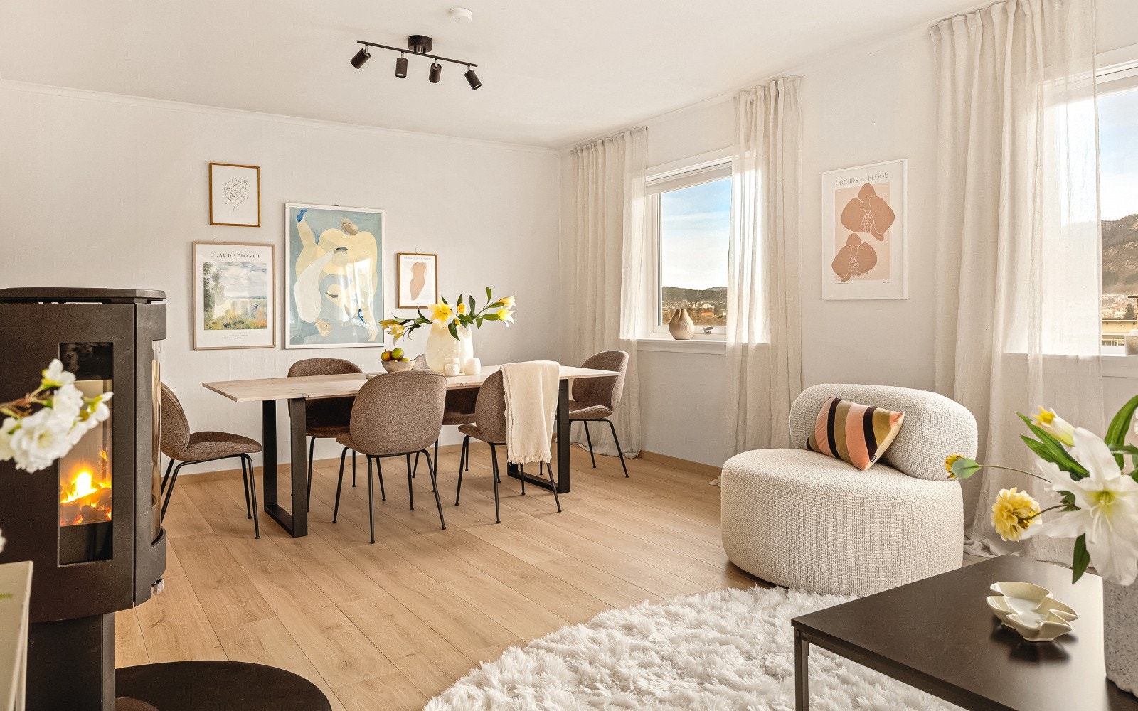 Koselig peis som varmer godt på kalde dager Galleribilde