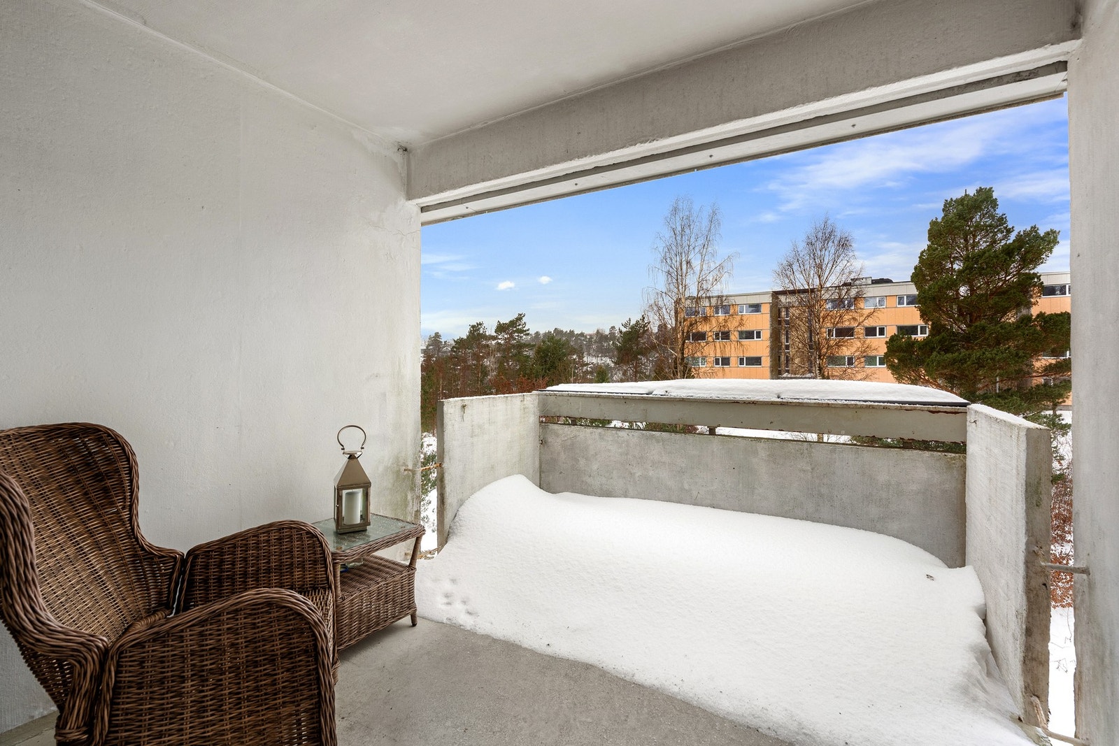 Delvis overbygd balkong Galleribilde