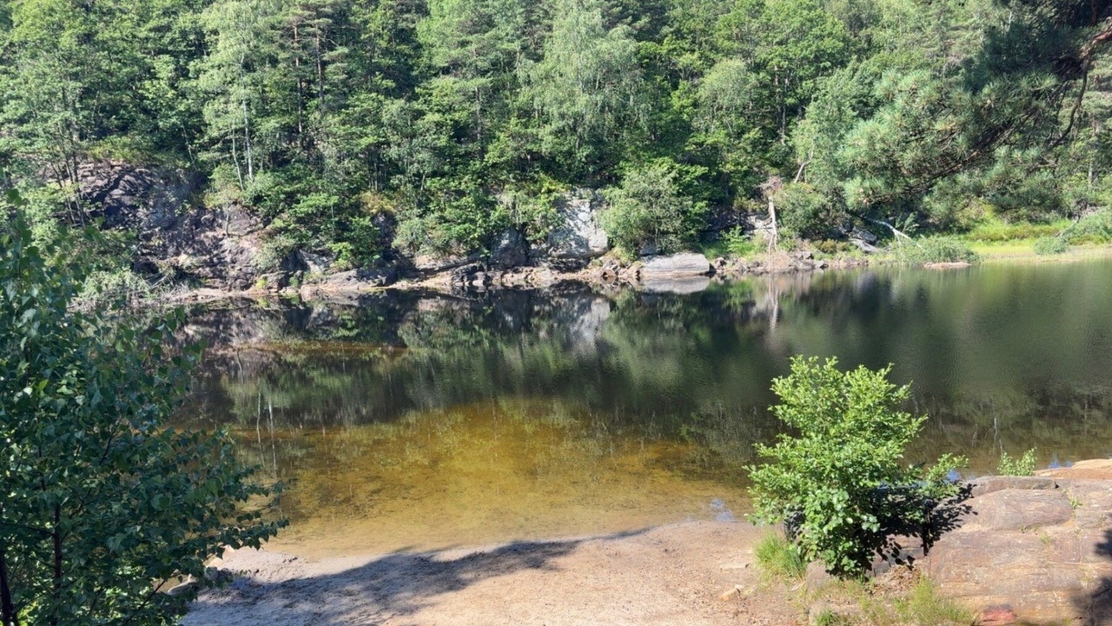 Selgers bilde fra turområde i nærheten med en fin badeplass Galleribilde