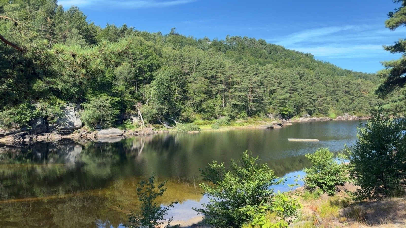 Selgers bilde fra turområder i nærheten - hvor det også er badeplass Galleribilde