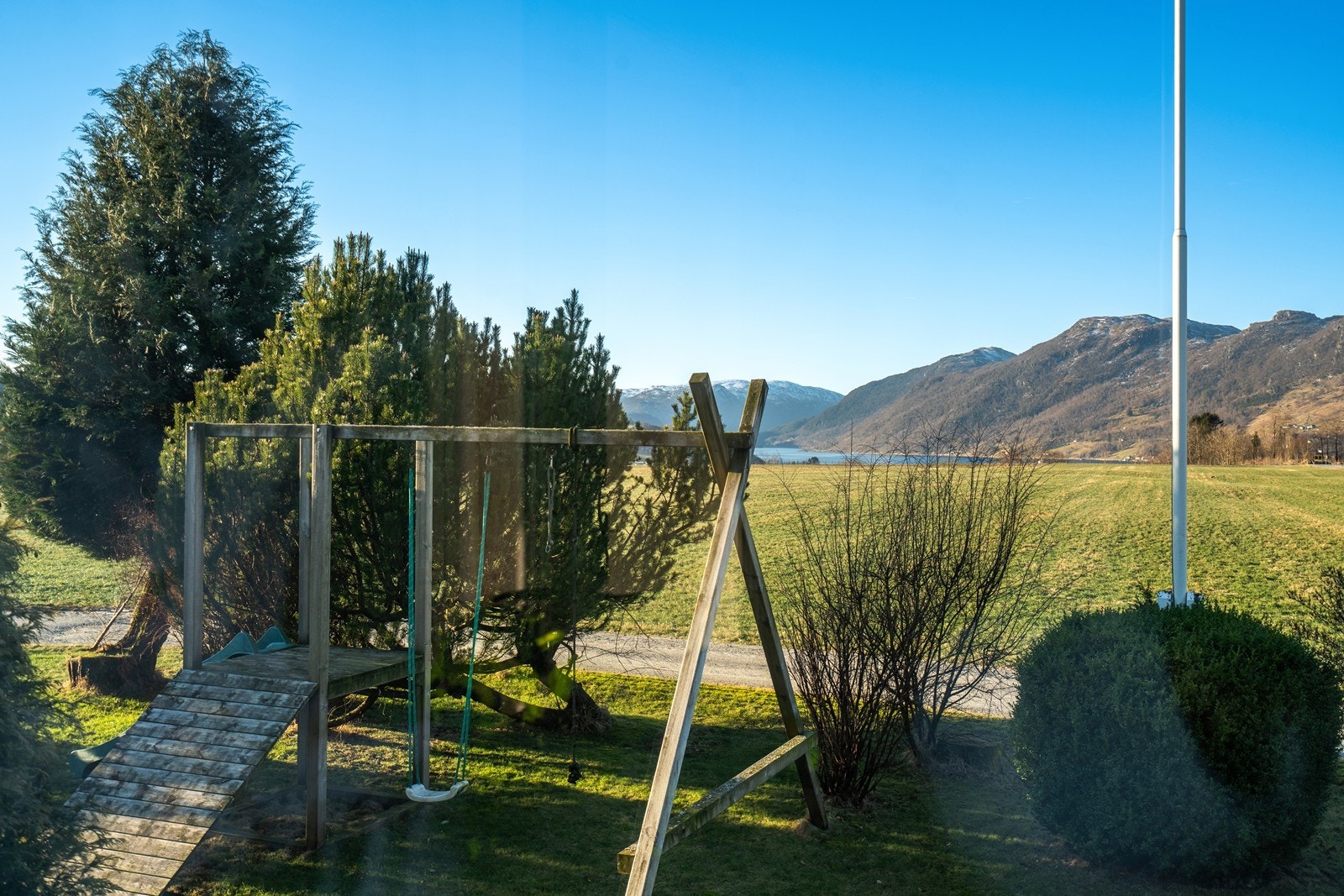 Utsikt fra vinduet. Galleribilde