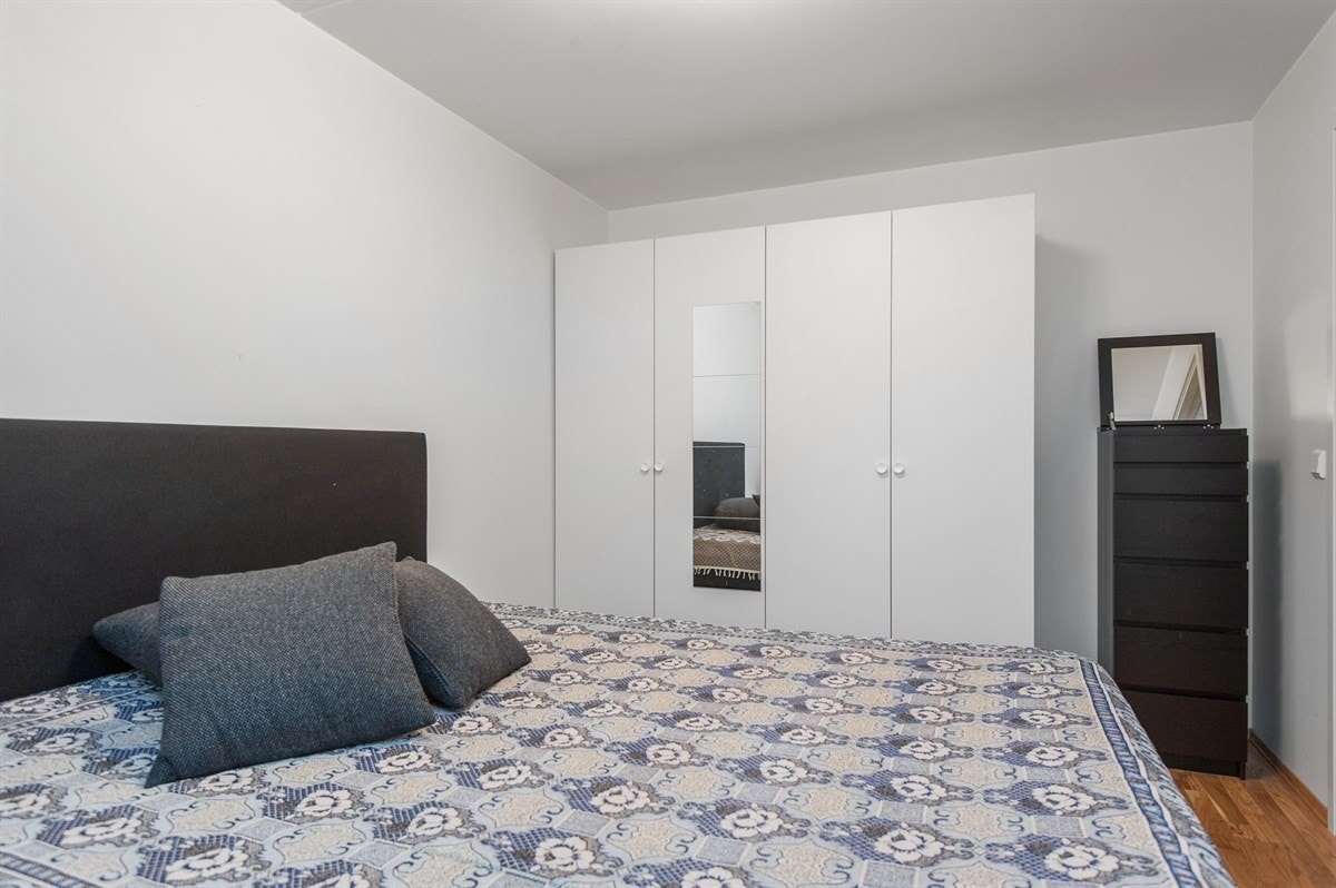 Garderobeskapet medfølger. Galleribilde