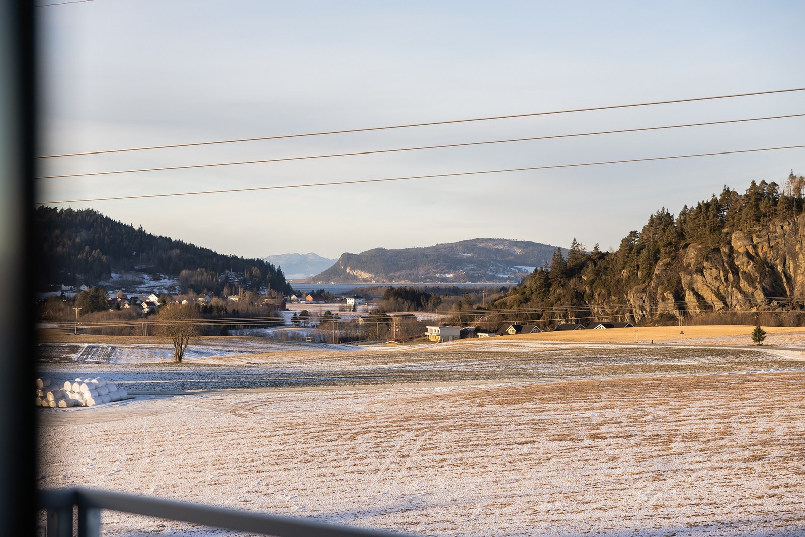 Flott utsikt mot nærområdet og sjøen. Galleribilde