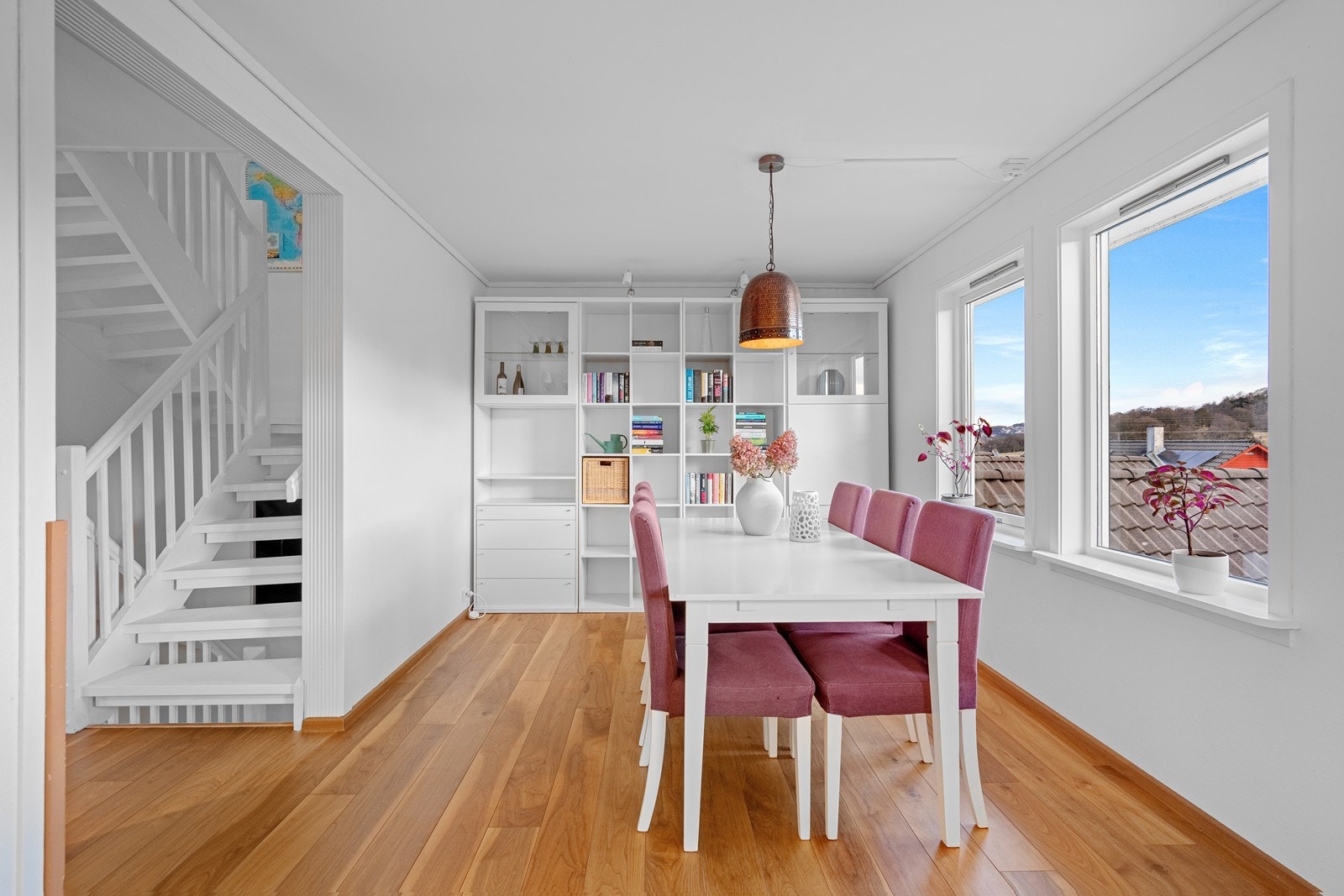 Rommet har flott utsikt mot Melshei og Kleivane. Galleribilde