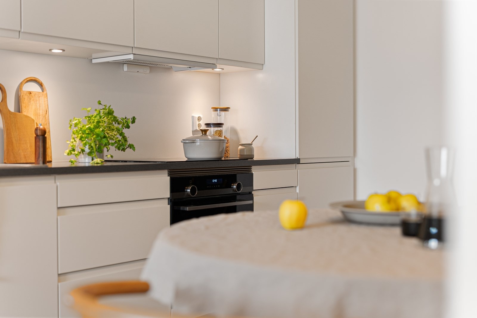 Integrerte hvitevarer på kjøkken medfølger! Galleribilde