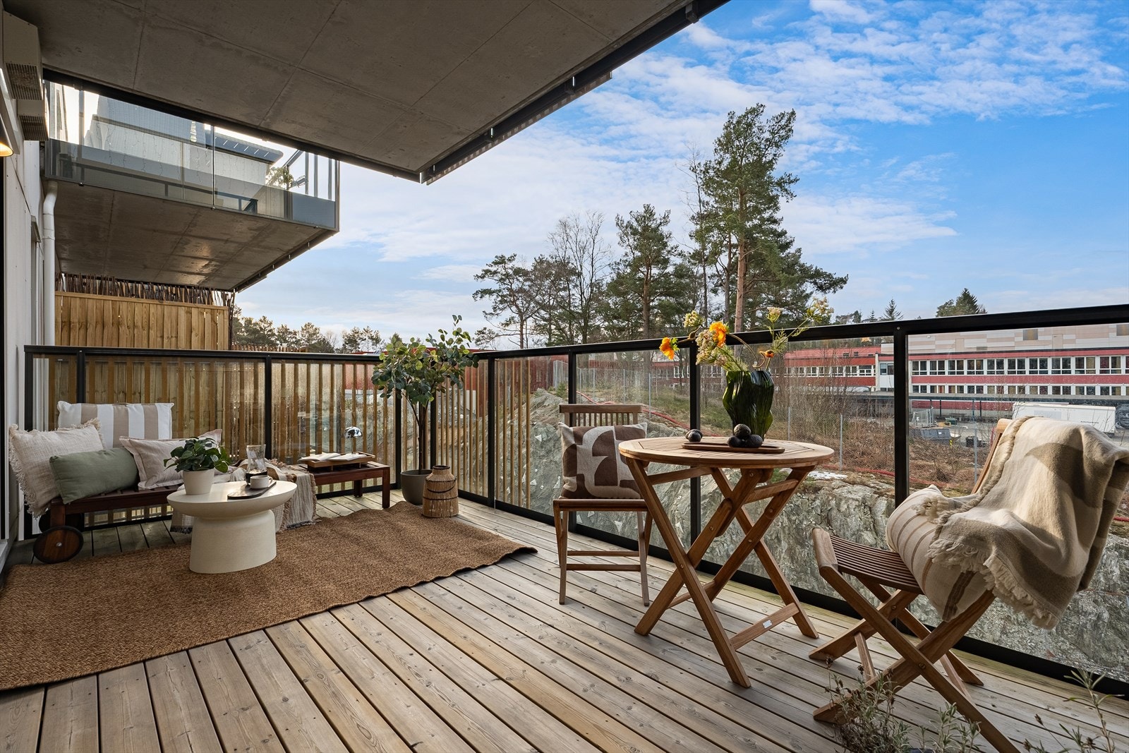 Stor balkong på hele 14 kvm med god plass til venner og familie! Galleribilde