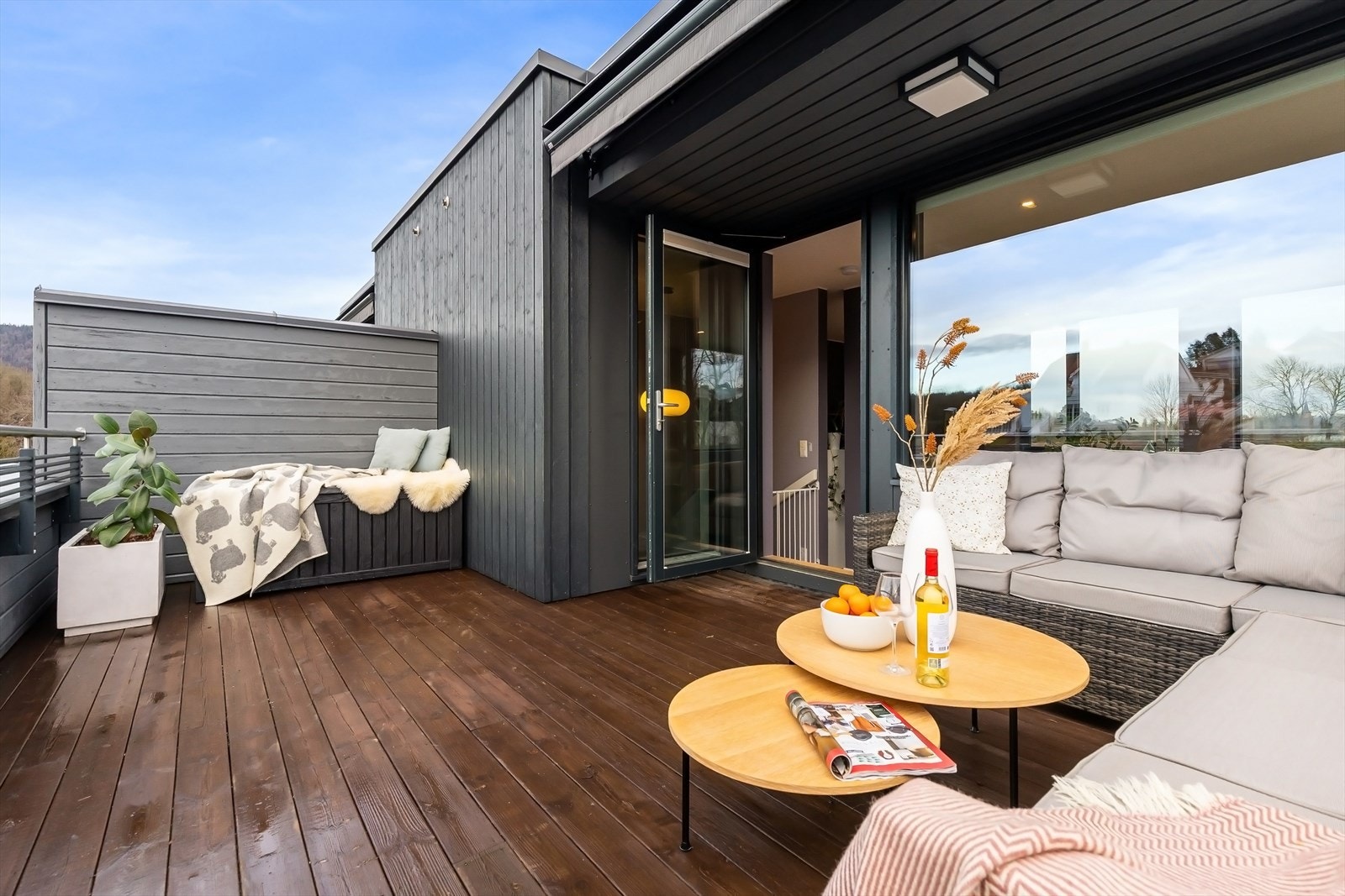 Vestvendt med gode solforhold. Galleribilde