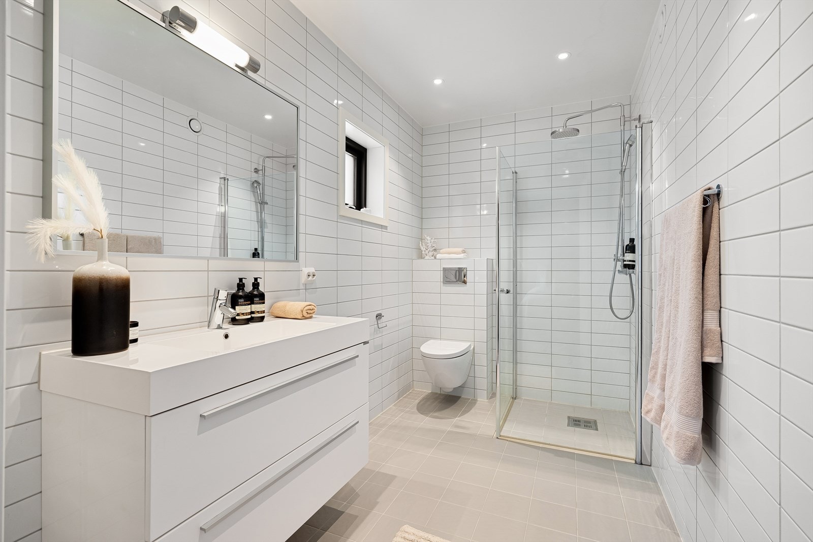 Flislagt bad med varmekabler i gulv. Galleribilde