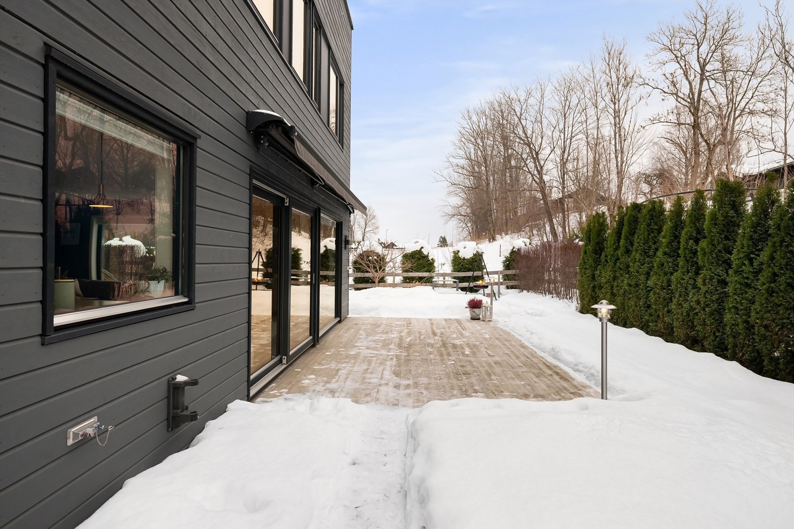 Utekran med kaldt- og varmtvann Galleribilde