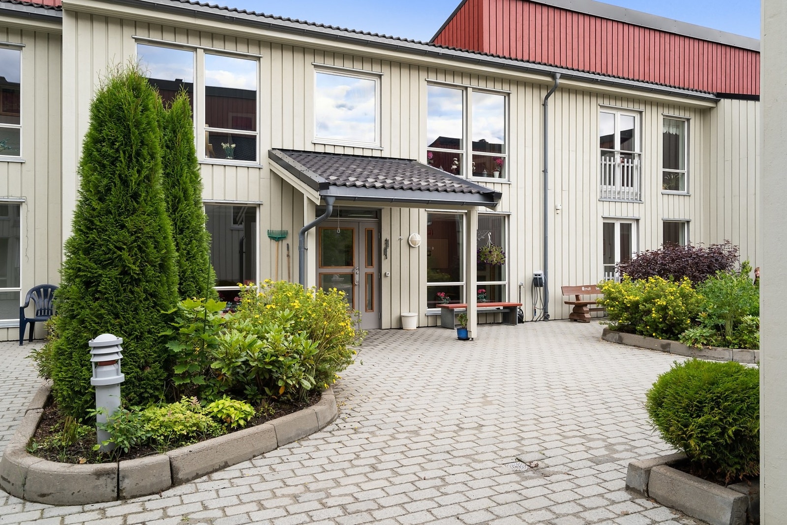 Pent opparbeidet uteområde og fellesareal. Galleribilde