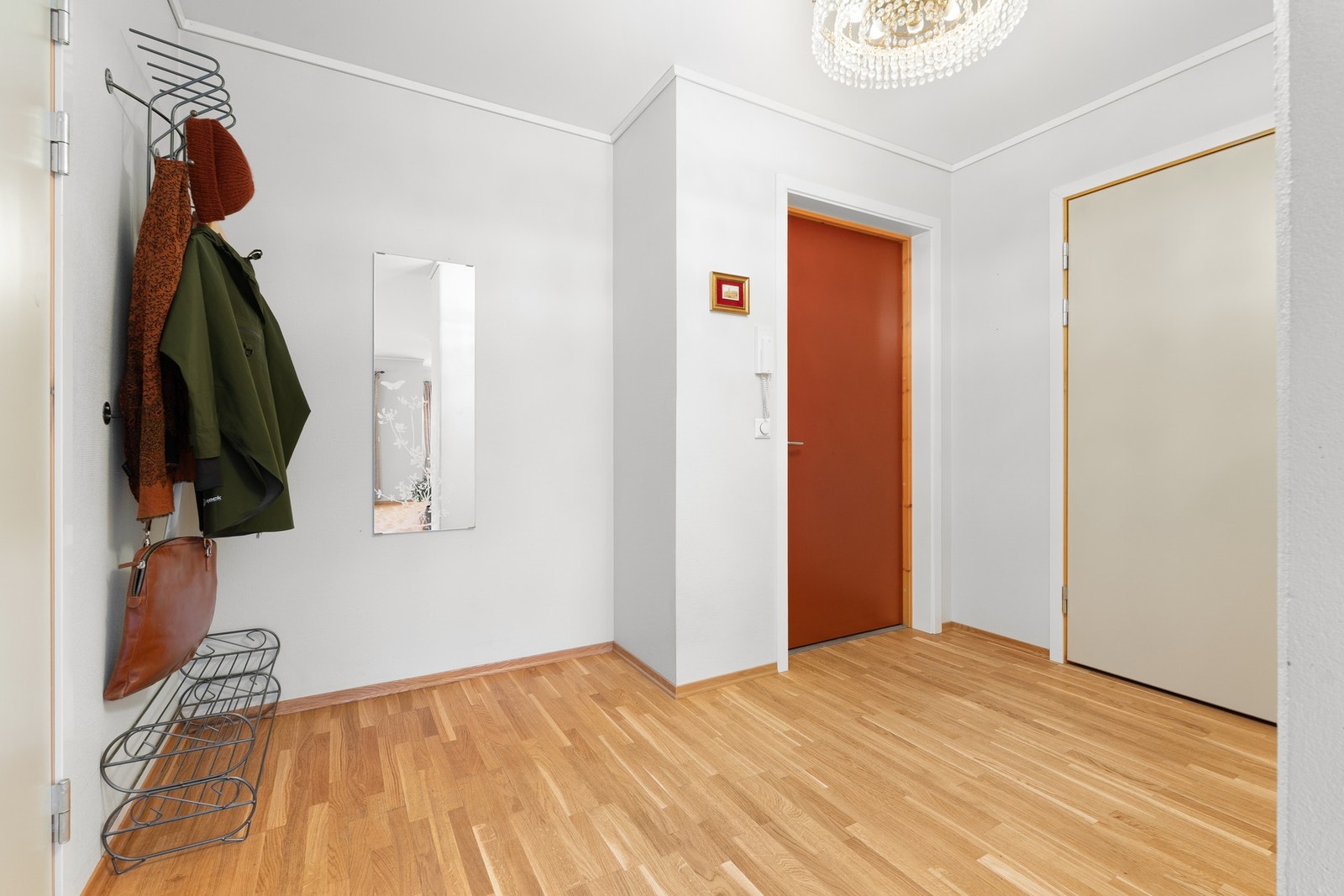 Inngang/entré, hvor det også her er muligheter for garderobe. Galleribilde