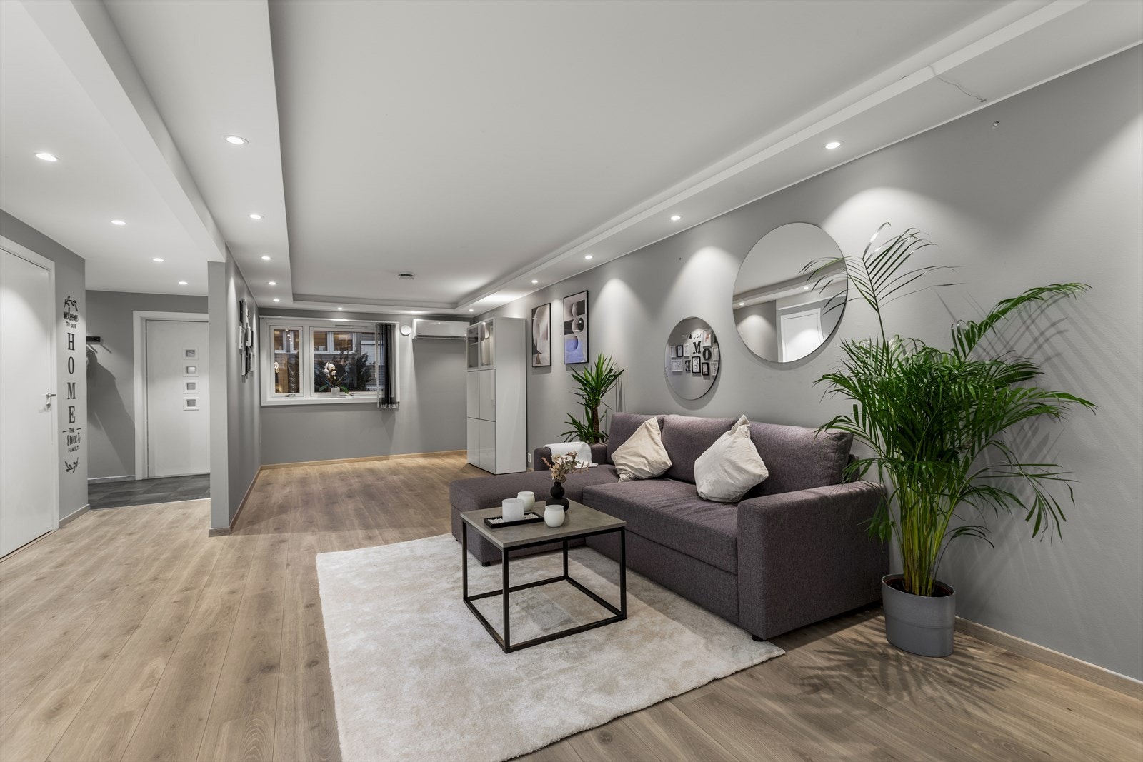 Downlights i himling sørger for god og jevn belysning i hele den sosiale sonen. Galleribilde