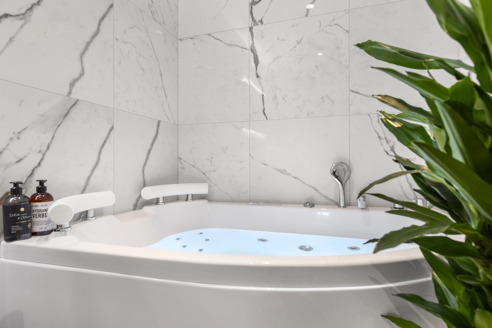 Badekar. Galleribilde