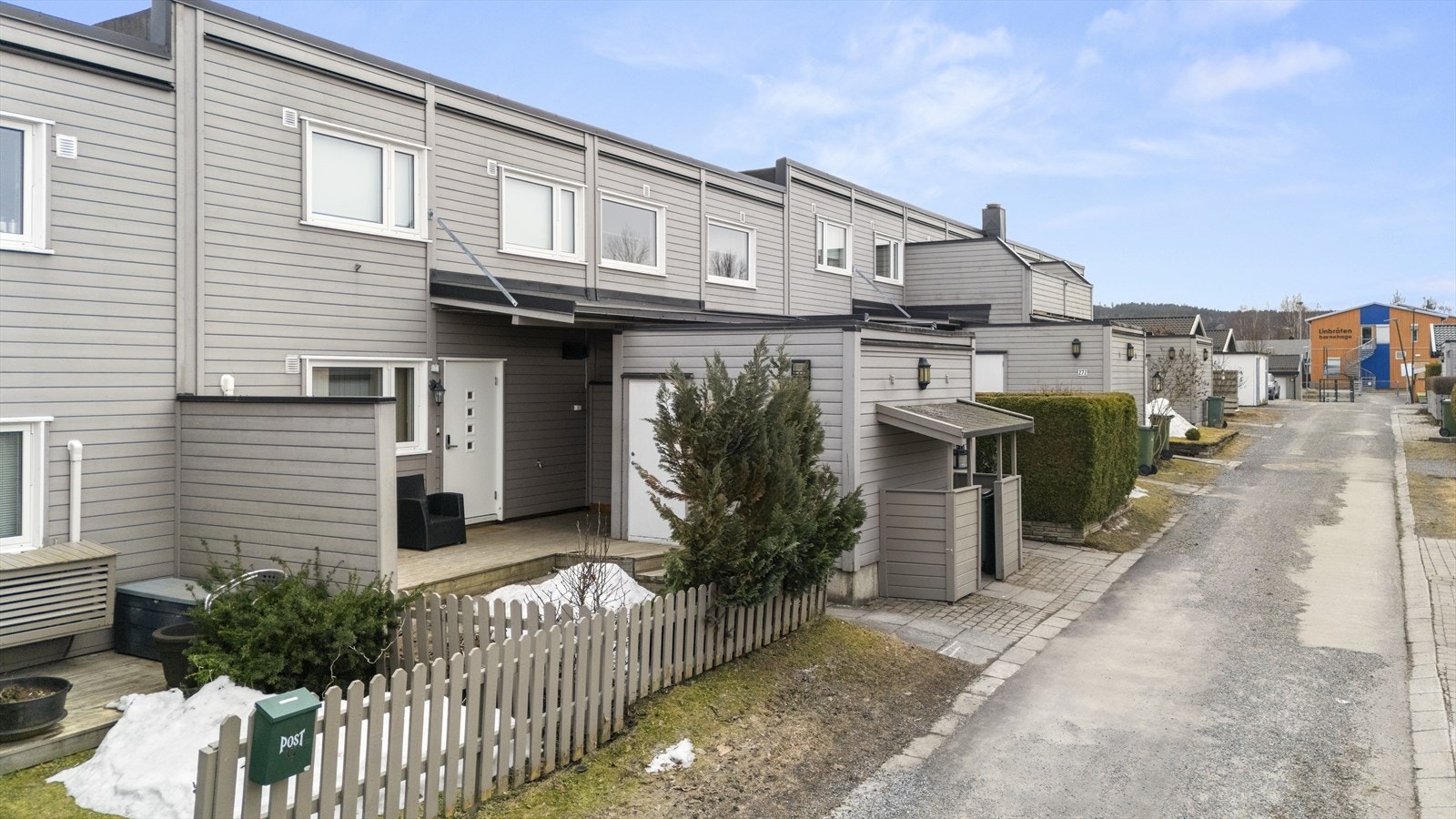 Delikat oppusset rekkehus med en barnevennlig og sentral beliggenhet på Skjetten. Galleribilde