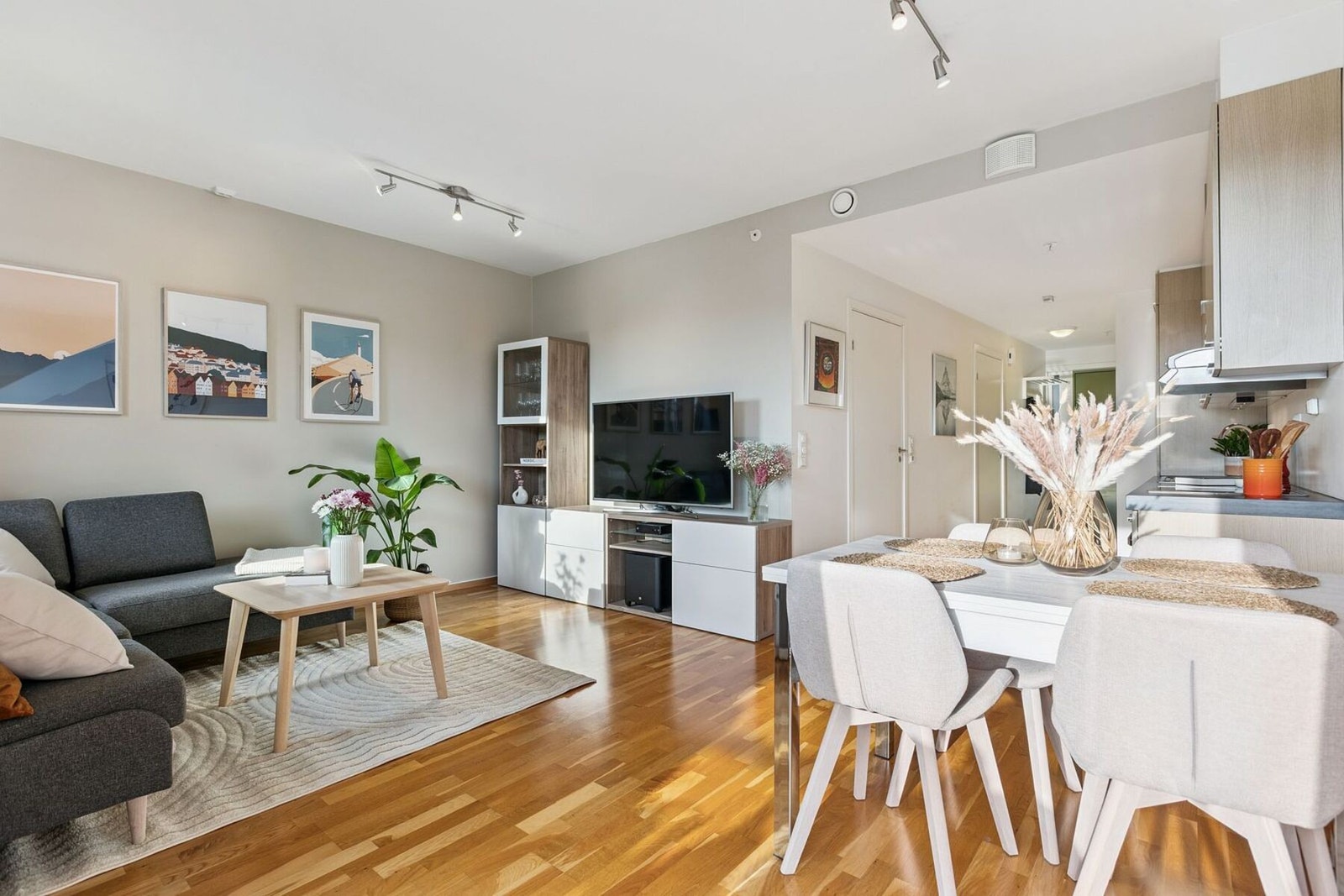 En svært lekker og innbydende 2-roms selveier på populære Persaunet. Galleribilde