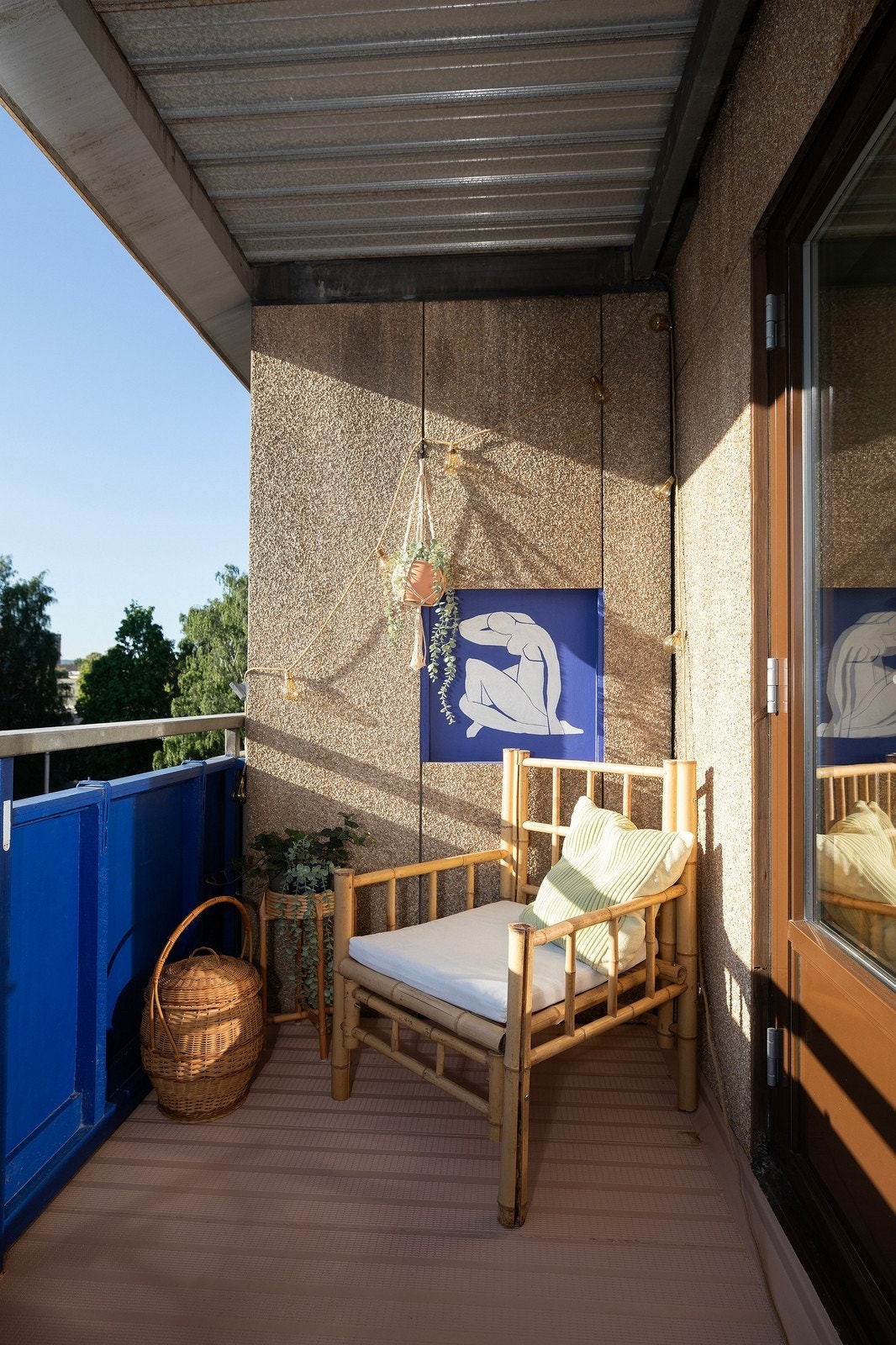 Vestvendt, solrik balkong. Galleribilde