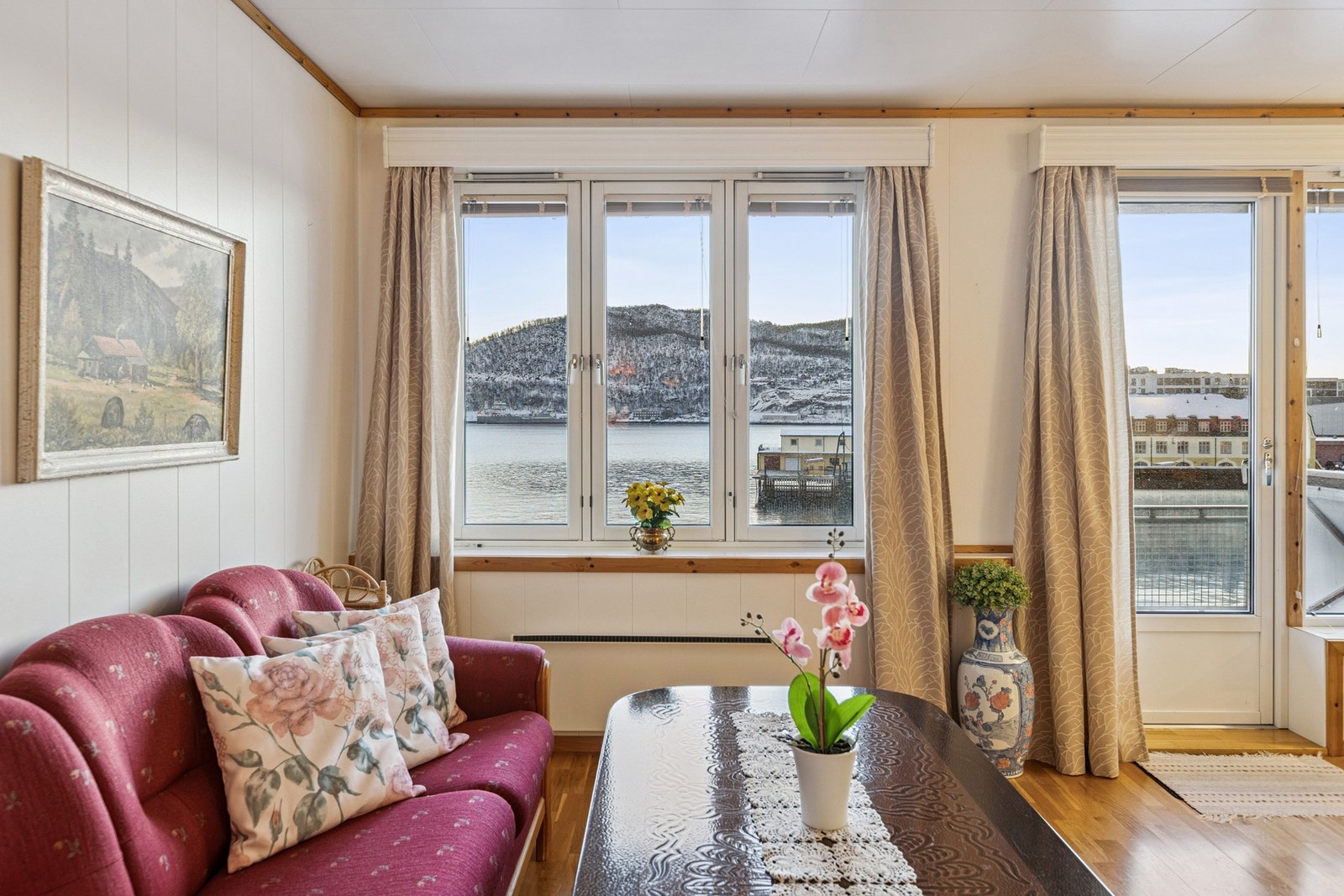 Stue med nydelig utsikt Galleribilde