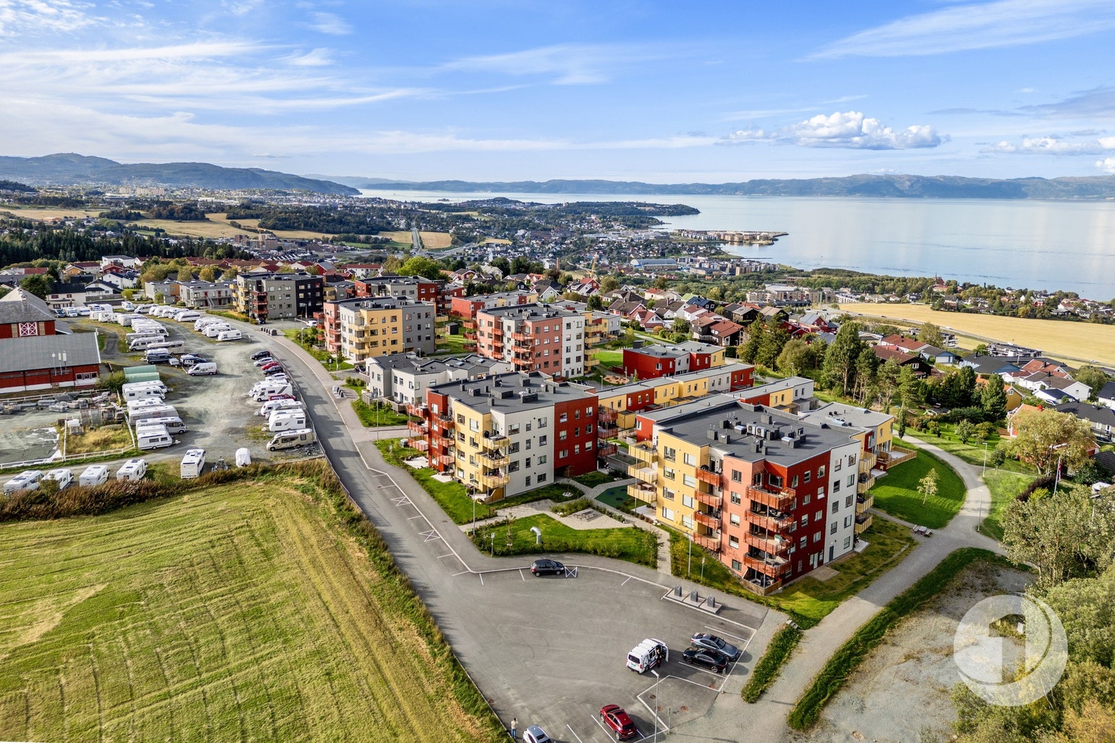 Det nyetablerte og populære boområdet på Reppetoppen har en flott beliggenhet mellom fjorden og marka med uendelige muligheter for alle som vil nyte et aktivt liv utendørs. Galleribilde